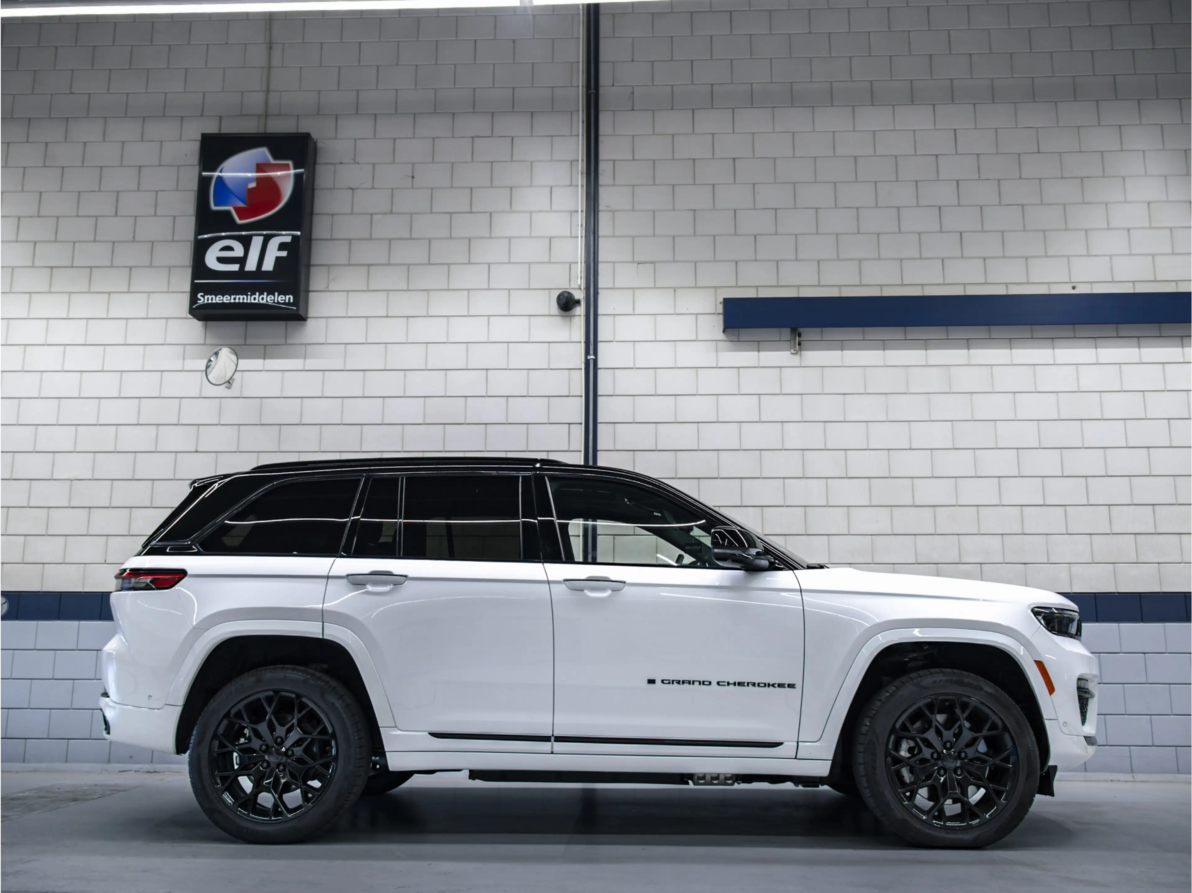 Jeep Grand Cherokee | 2.0 Summit Reserve 380 PK | 4xe hybrid | Black E — photo 2