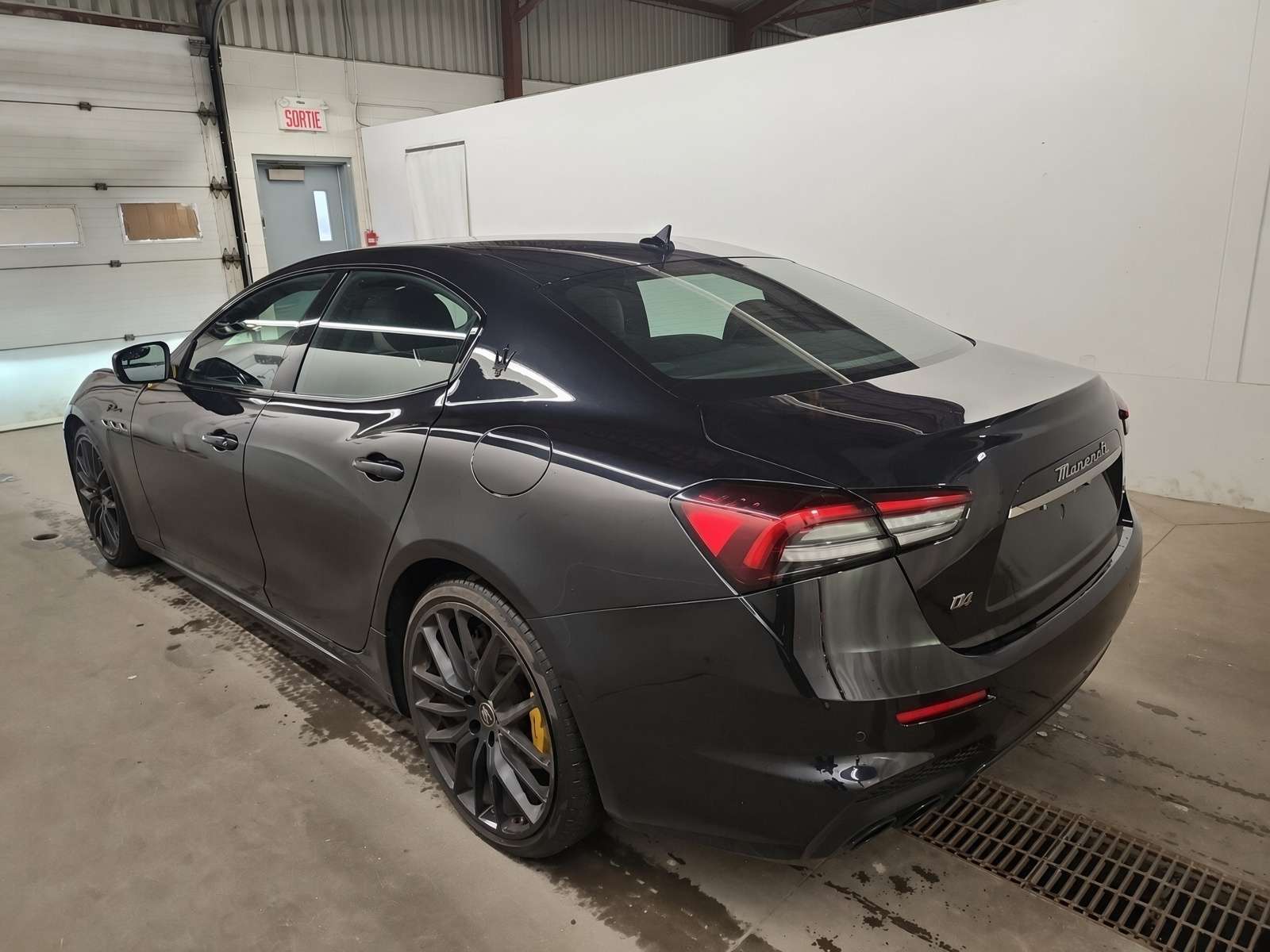 2022 Maserati Ghibli Modena Q4 3.0L AWD | Clean Carfax — снимка 1