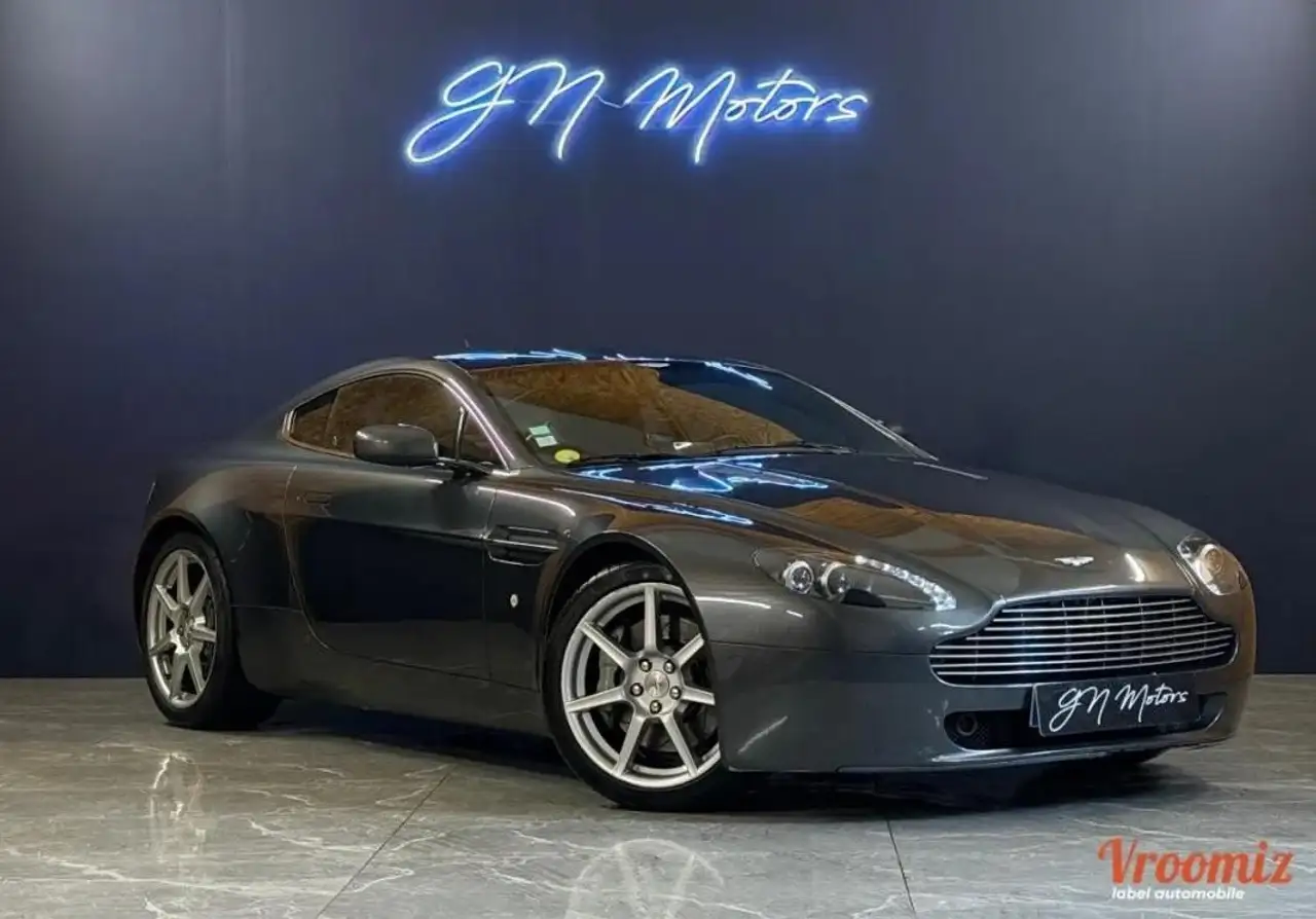 Aston Martin V8