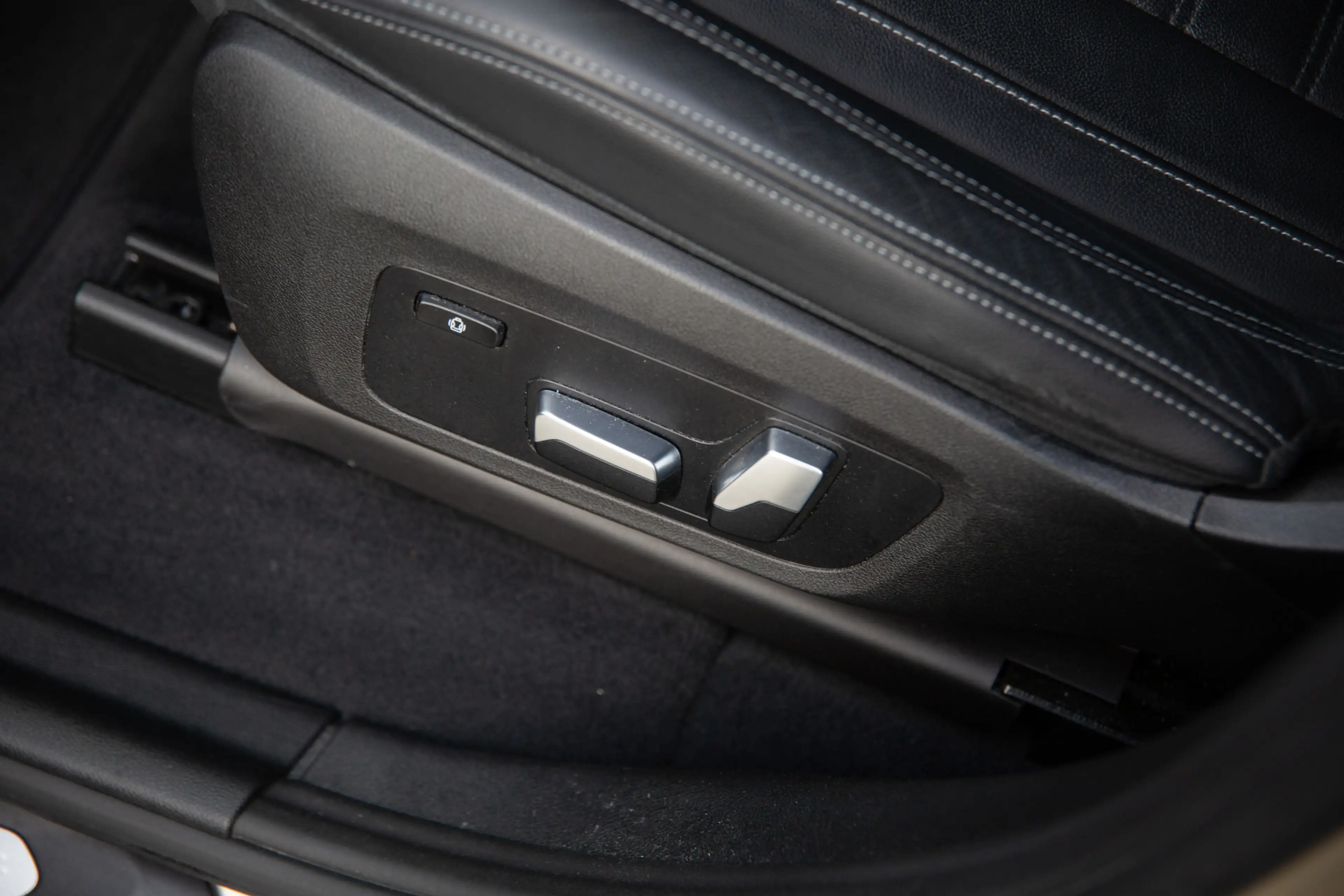 BMW X4 xDrive20i High Executive M-Sport , Head-up Display — photo 4