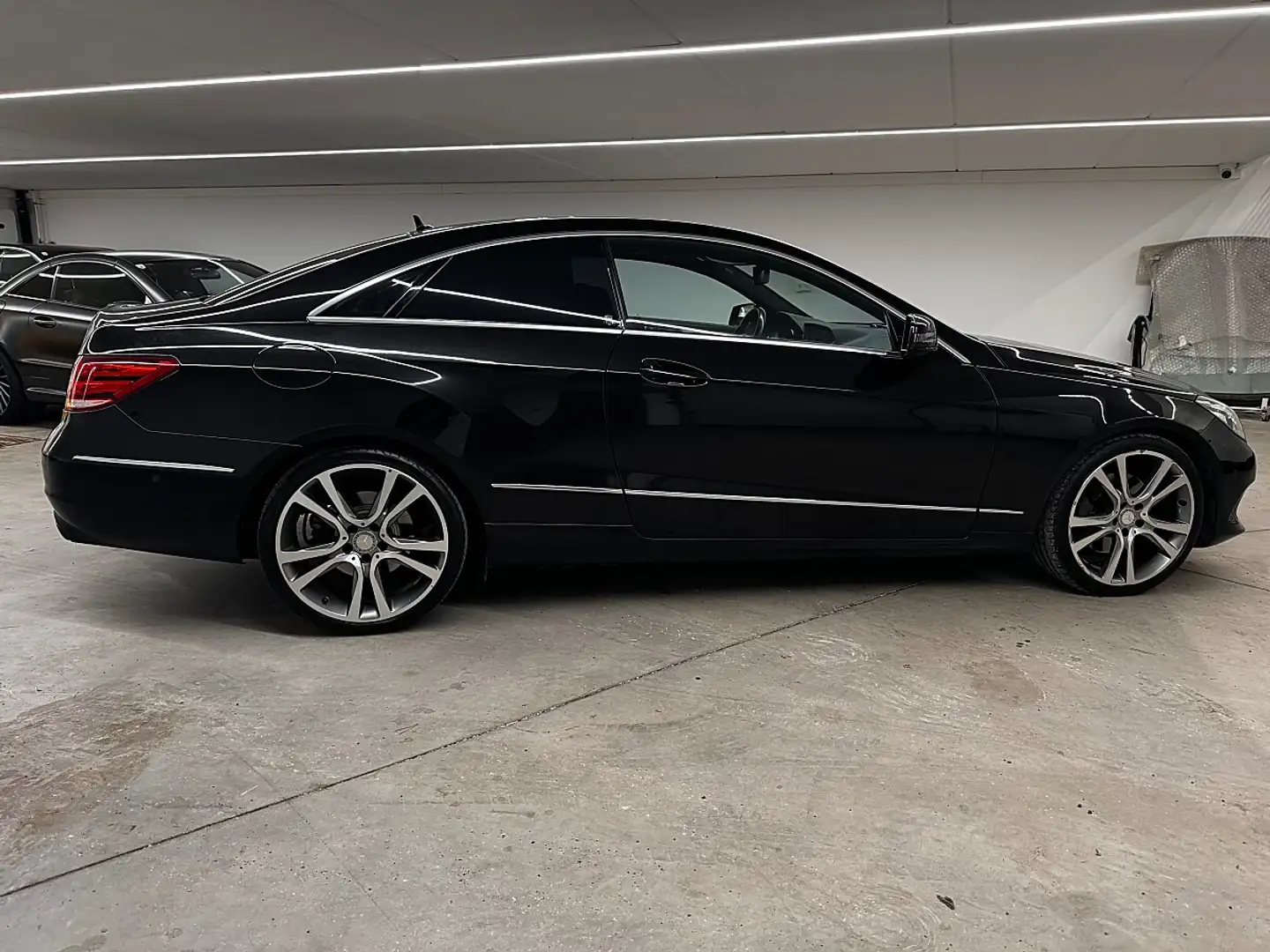 Mercedes-Benz E 250 CDI Aut. Coupe Gewährleistung Panorama 19 Zoll ... Schwarz - 1