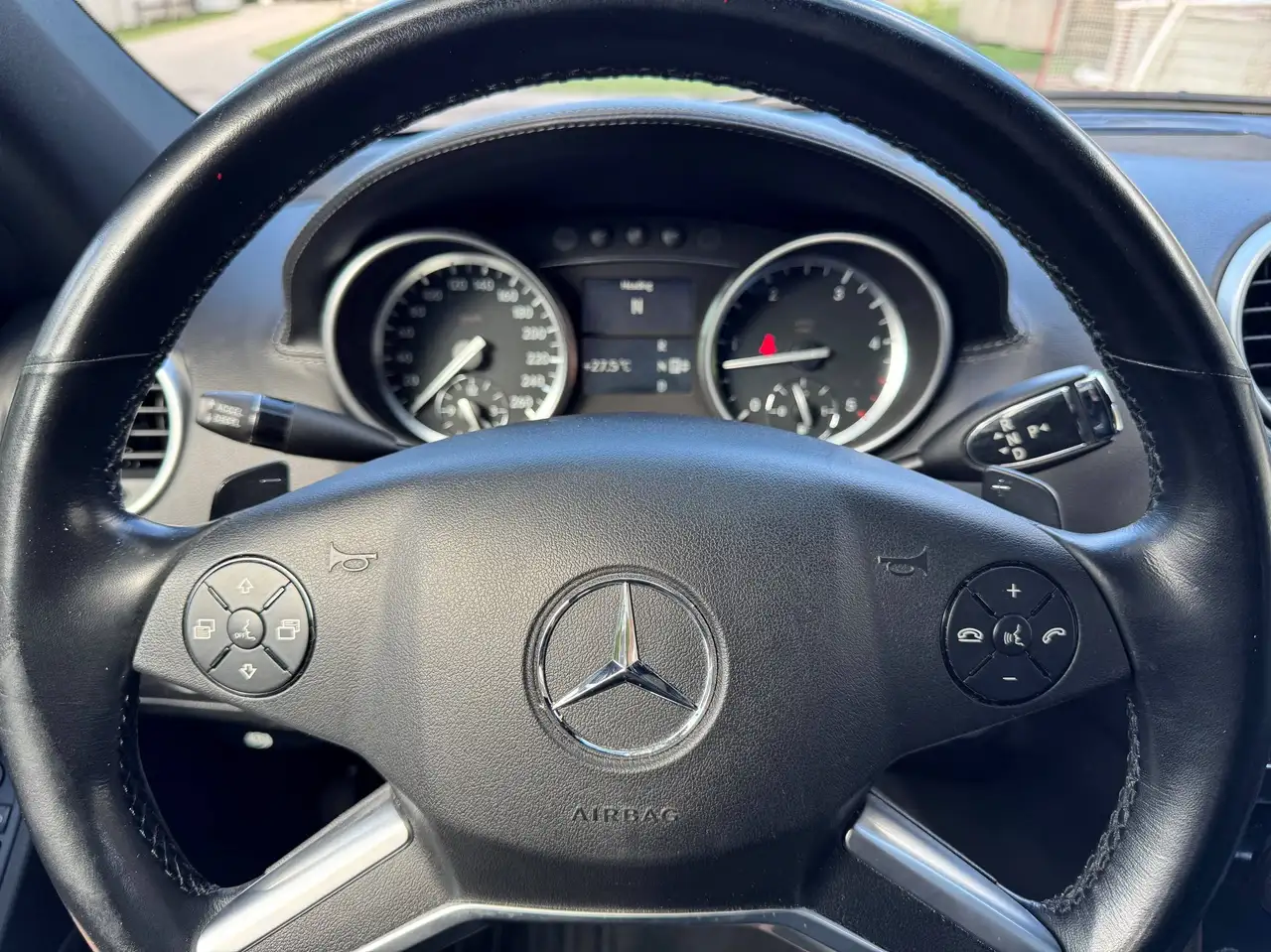 Mercedes-Benz GL-Class снимка Mercedes-Benz GL-Class