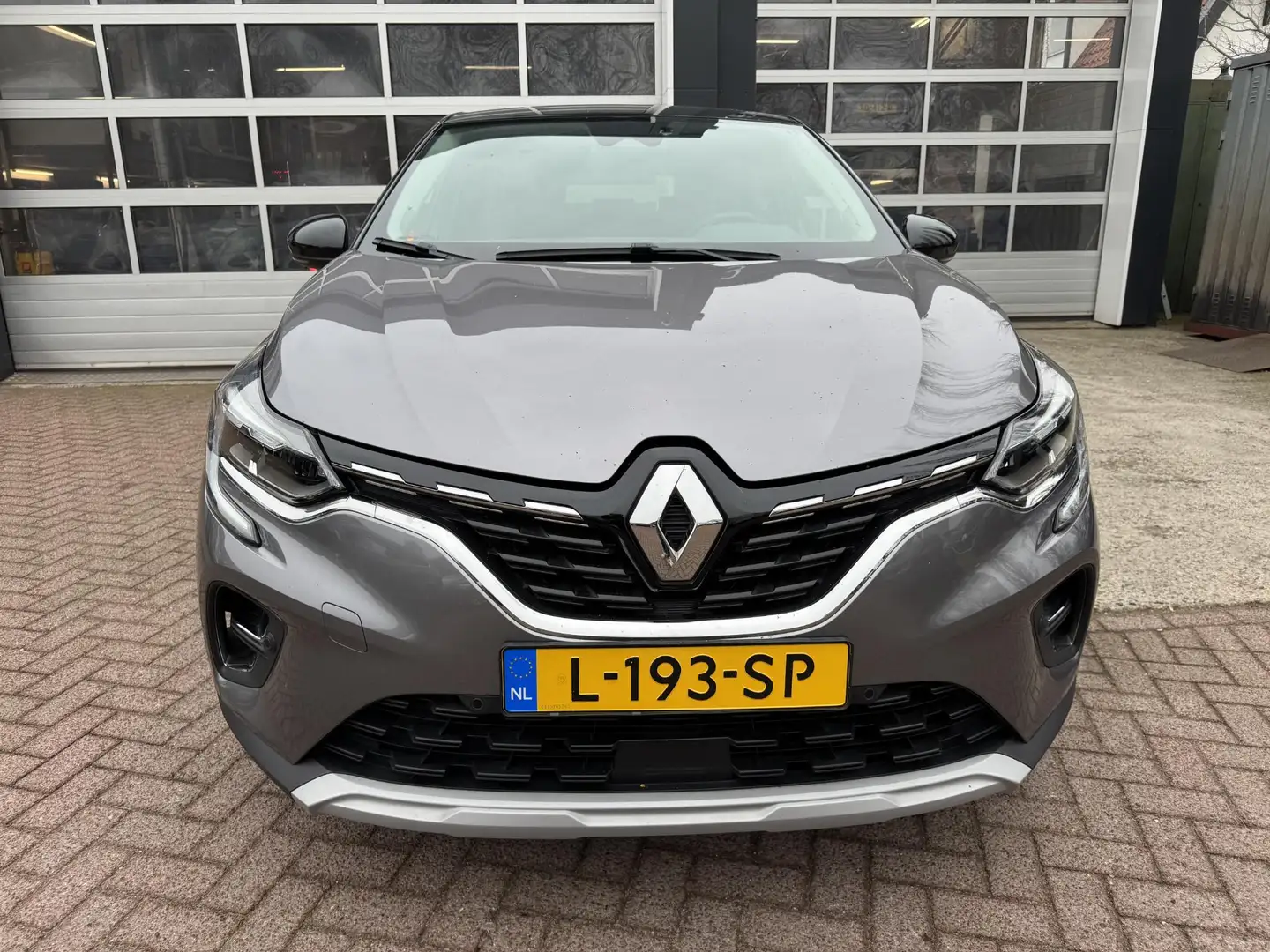 Renault Captur 1.6 E-Tech Plug-in Hybrid 160 Intens+Trekhaak!! Gris - 2