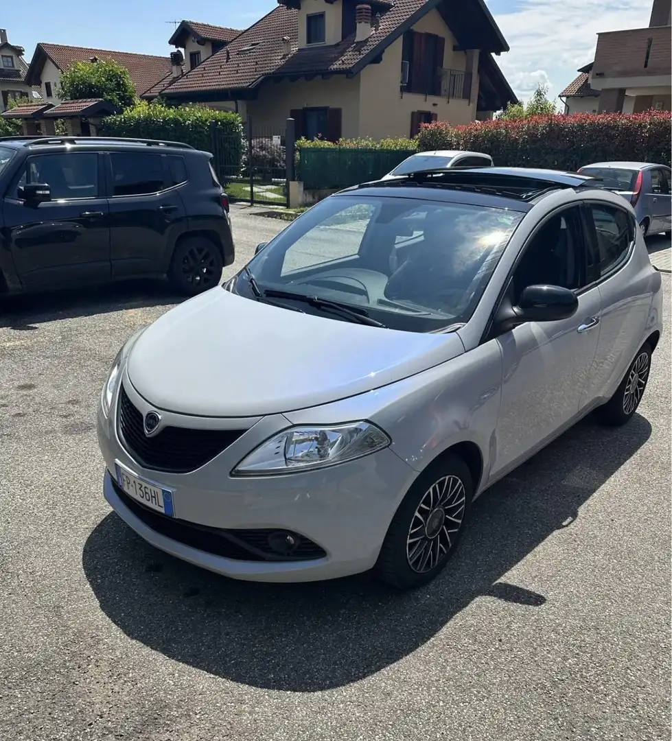 Lancia Ypsilon 1.3 mjt Platinum s&s 95cv my16 Сірий - 1