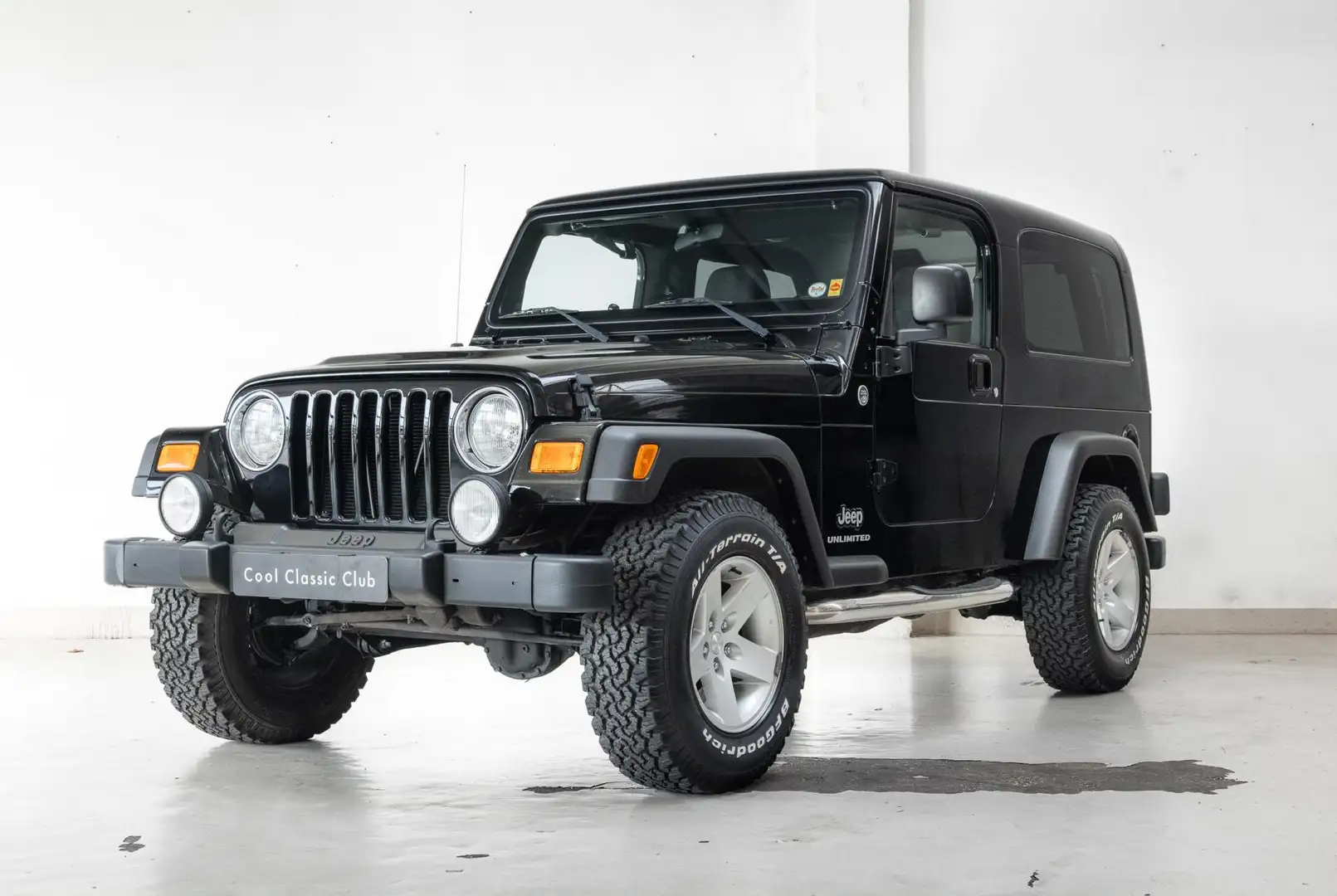 Jeep Wrangler TJ LWB - Low Mileage - EU Delivered - Zwart - 1