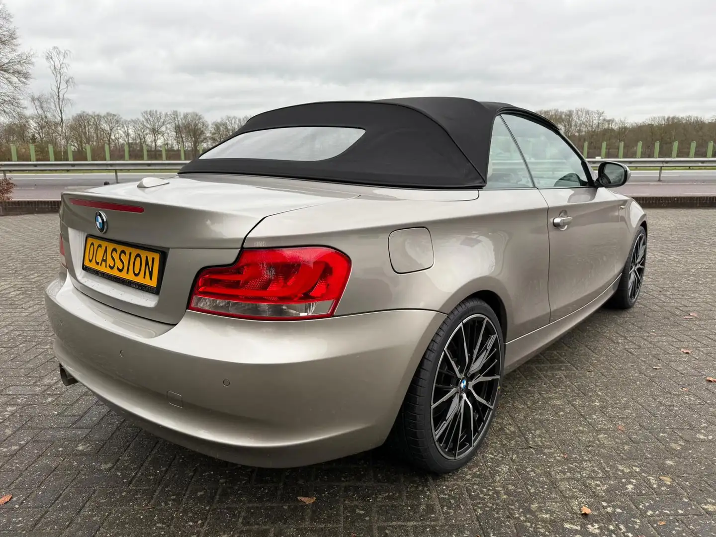 BMW 125 1-serie Cabrio 125i High Executive Automaat Groot Beige - 2