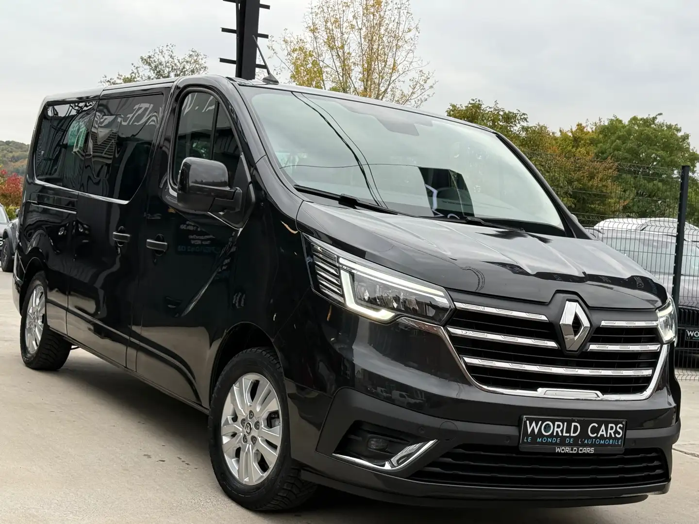 Nissan Primastar RENAULT TRAFIC 2.0DCI 150CV LONG CHASSIS / 8PLACES Zwart - 2