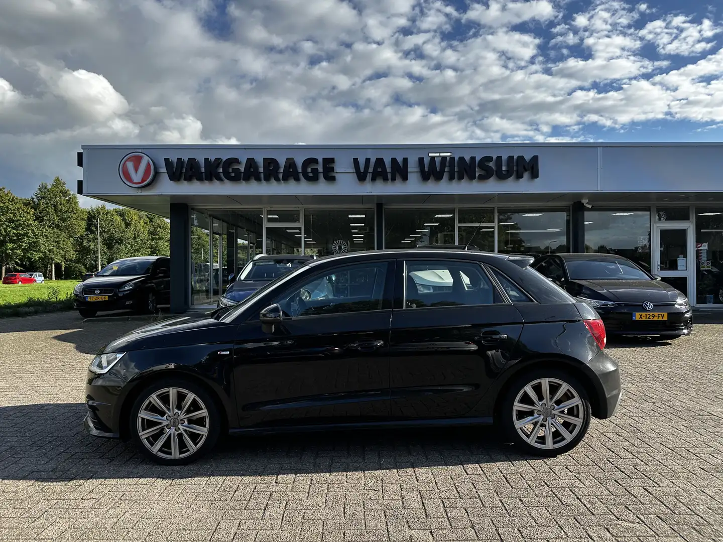 Audi A1 Sportback 1.0 TFSI Adrenalin S-line airco Cruise N Schwarz - 2