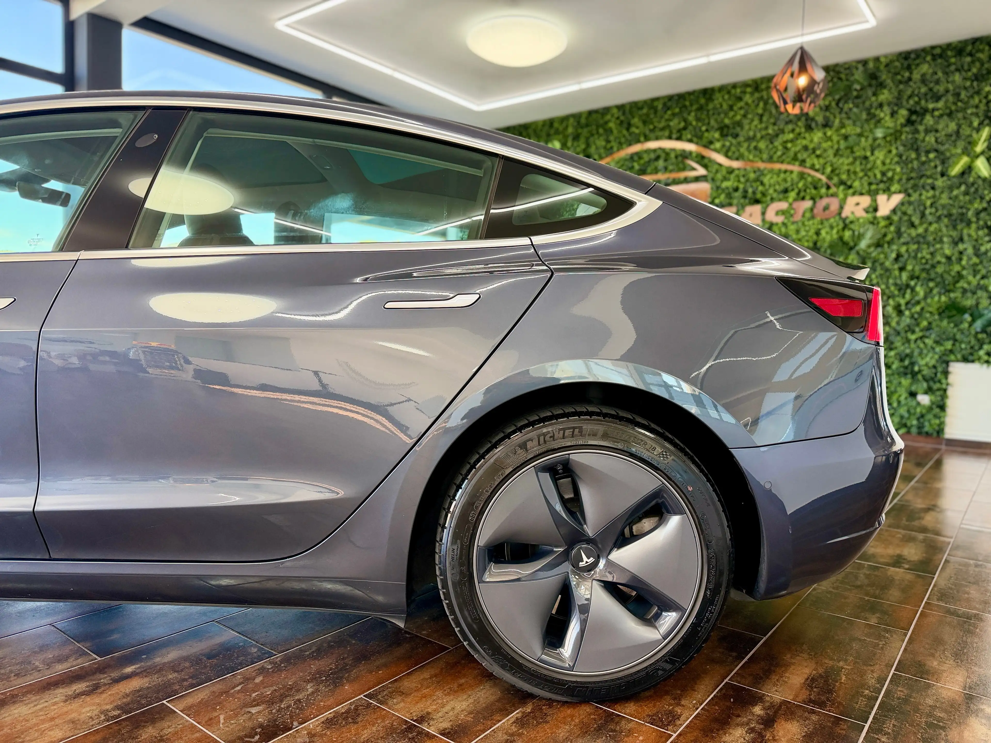 Tesla Model 3 Model 3 Standart Range PLUS * 18 ZOLL * WENIG KM * TOP ZUSTAND * — photo 8