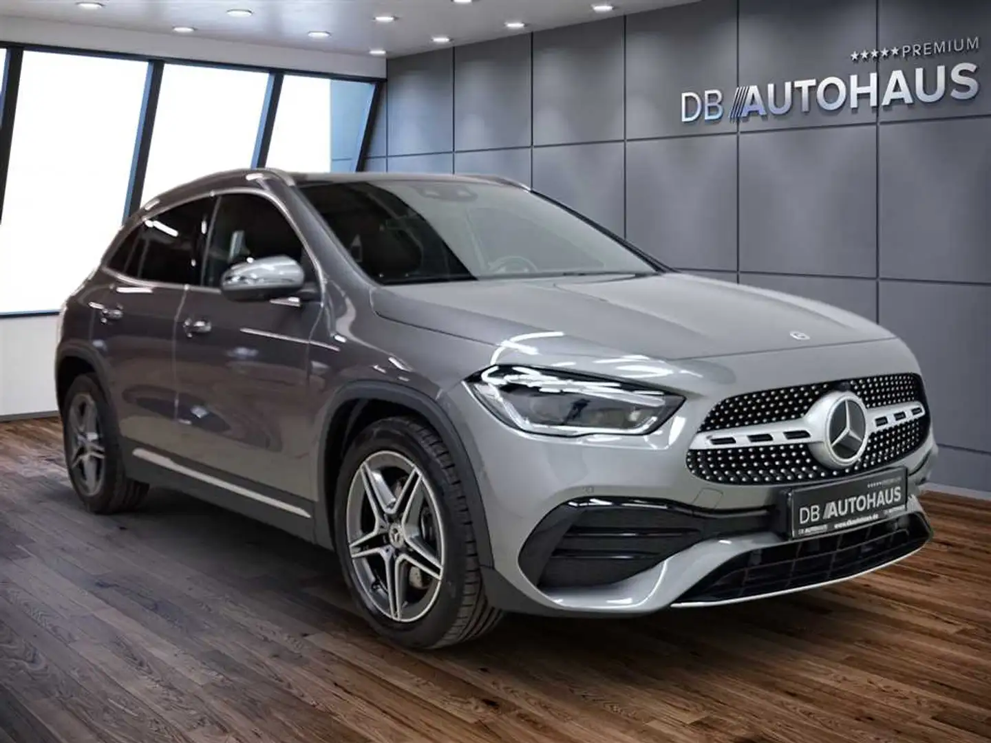Mercedes-Benz GLA 250 AMG Line Grau - 2