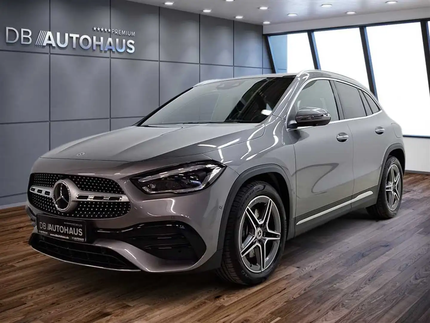 Mercedes-Benz GLA 250 AMG Line Grau - 1