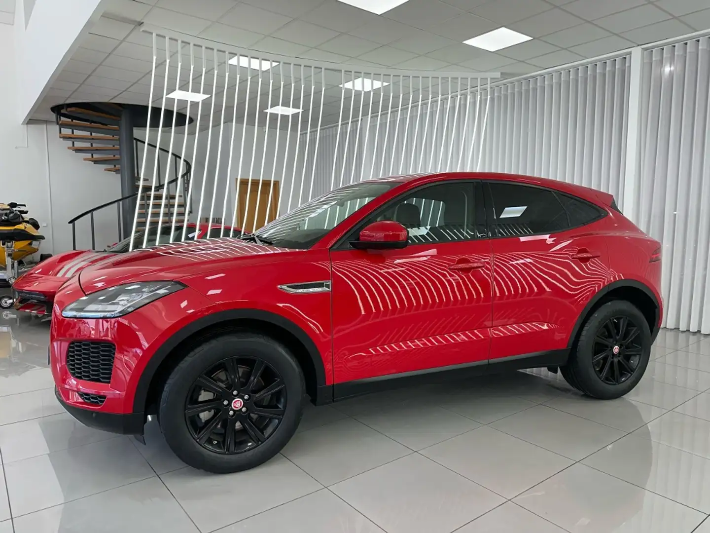 Jaguar E-Pace 2.0D I4 Standard AWD 150 Rood - 2