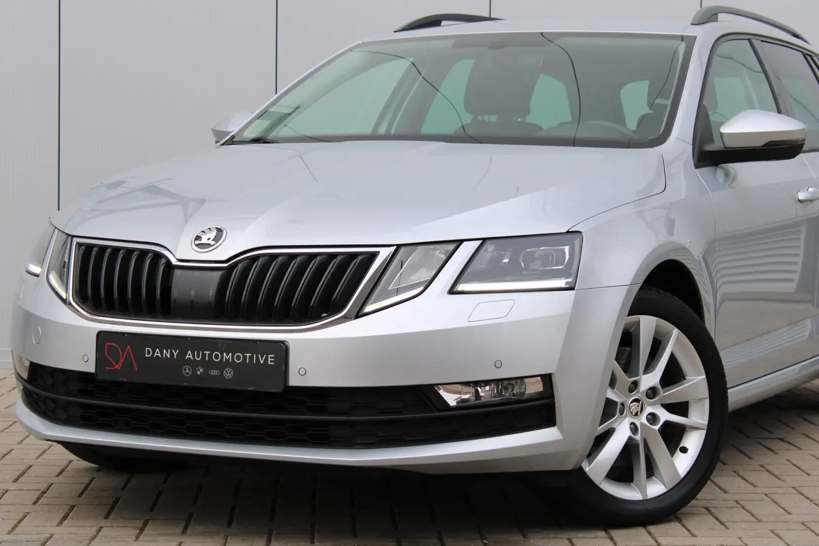 Skoda Octavia Combi 1.8 TSI DSG Clever CARPLAY I CRUISE I CAMERA Silber - 2