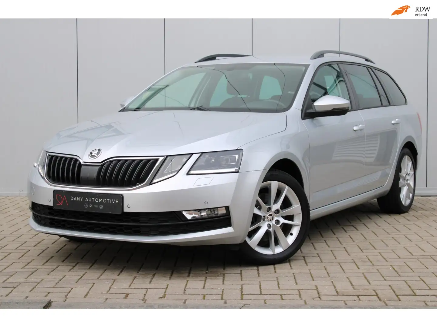 Skoda Octavia Combi 1.8 TSI DSG Clever CARPLAY I CRUISE I CAMERA Silber - 1