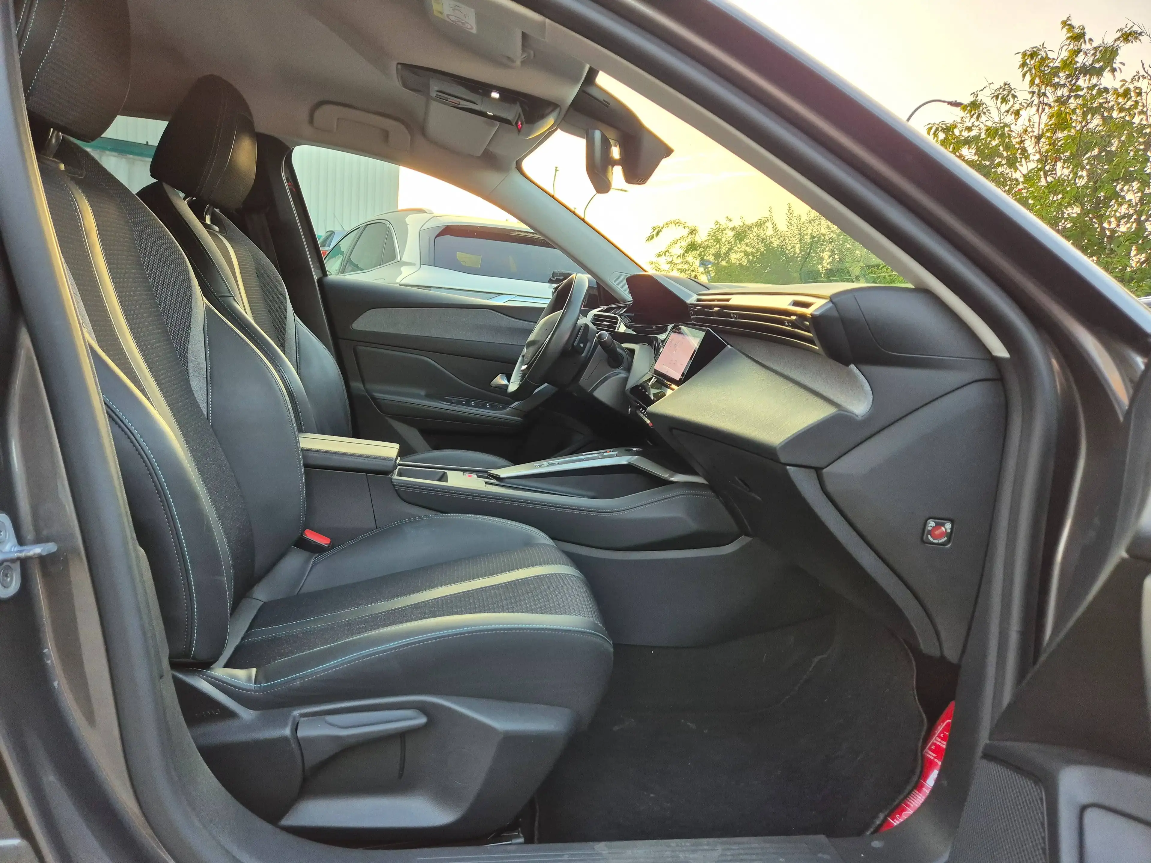 Peugeot 308 SW 1.6 PHEV HYBRID // ALLURE // e-EAT8 // 84.657 KM !! 2023 !! — photo 14