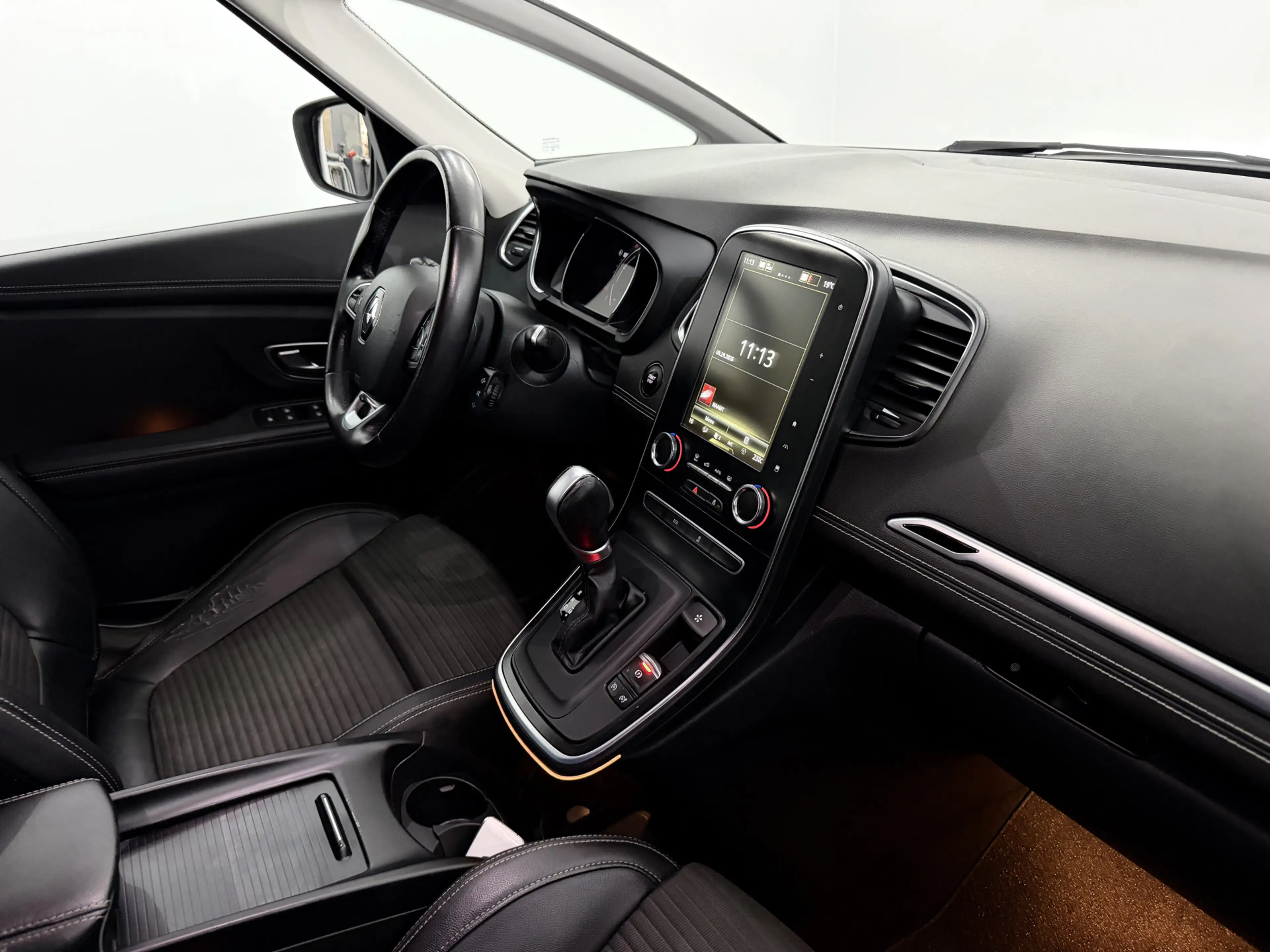 Renault Grand Scenic 1.3 TCe Bose 7p. Camera, Navi, Half leder, Keyless — photo 11