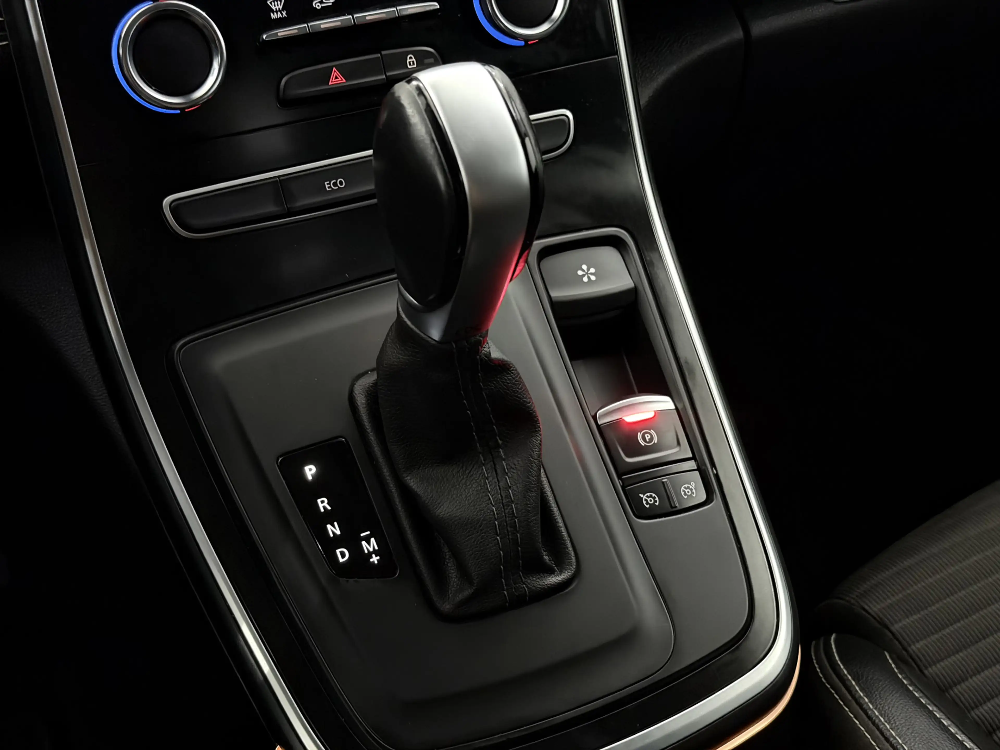 Renault Grand Scenic 1.3 TCe Bose 7p. Camera, Navi, Half leder, Keyless — photo 17
