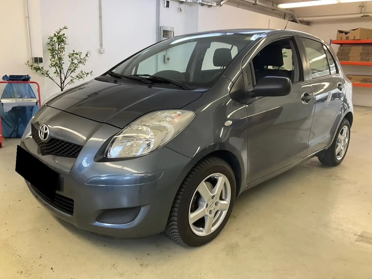 Toyota Yaris 100 VVT-I START\u0026STOP CONFORT 5P Grau - 1