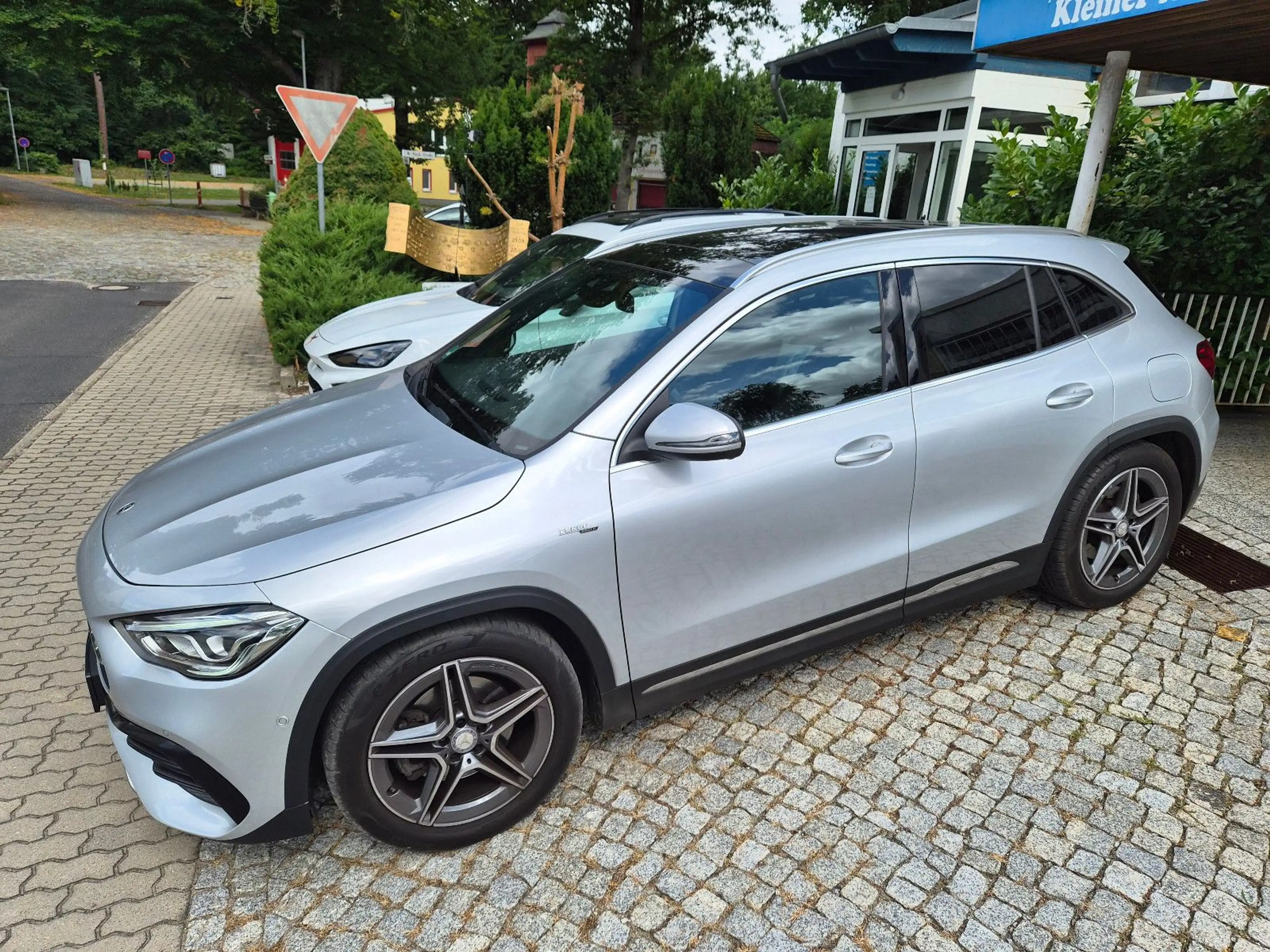 Mercedes-Benz GLA 250 4Matic AMG Line Panorama/LED/AHK — photo 5
