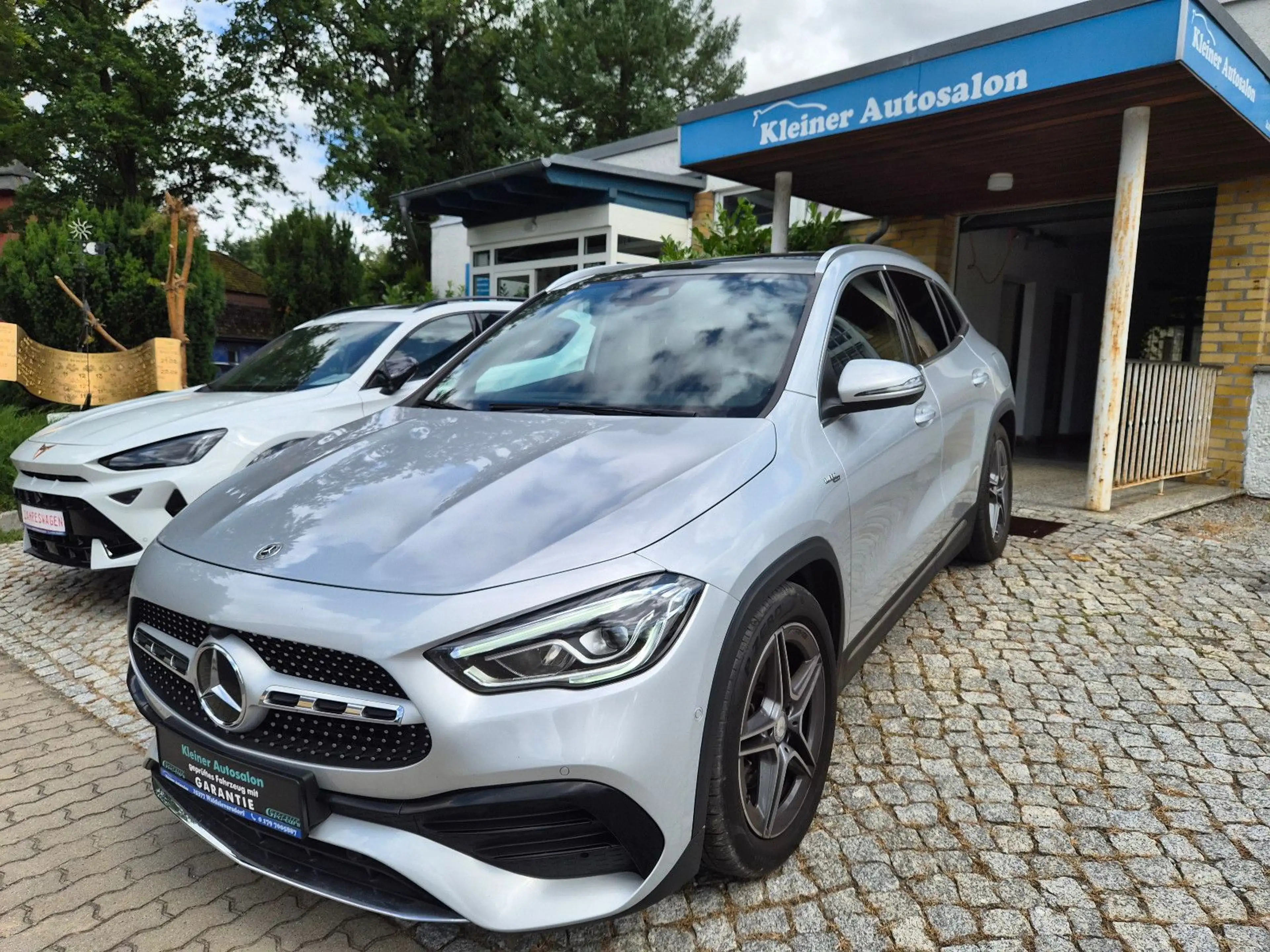 Mercedes-Benz GLA 250 4Matic AMG Line Panorama/LED/AHK — photo 11