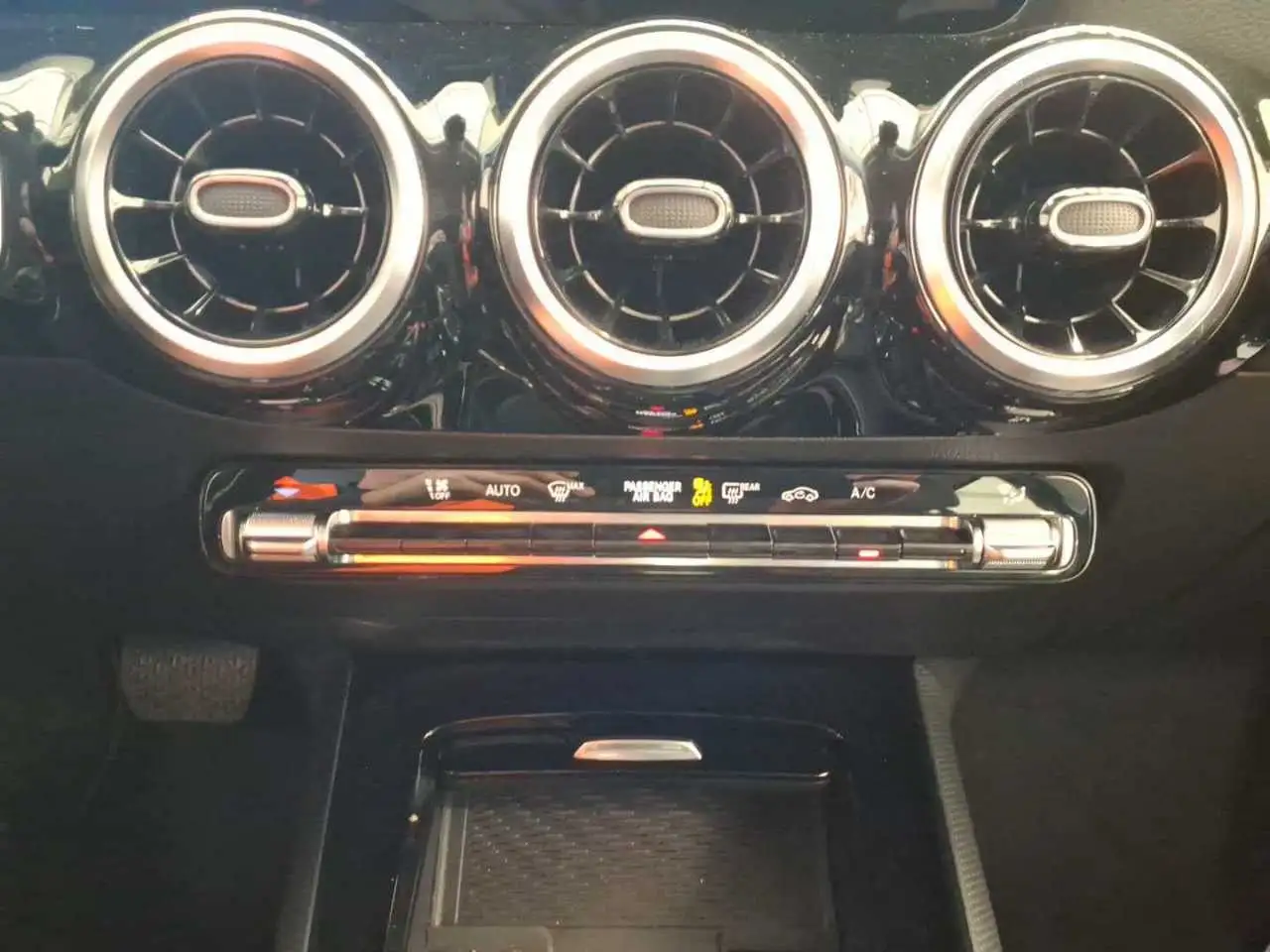 2024 Mercedes-Benz GLA 180 d Kamera*LED*Navi*MBUX*Teilleder*17*DAB, photograph 11