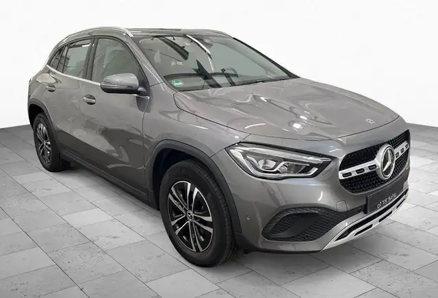 Mercedes-Benz GLA 180