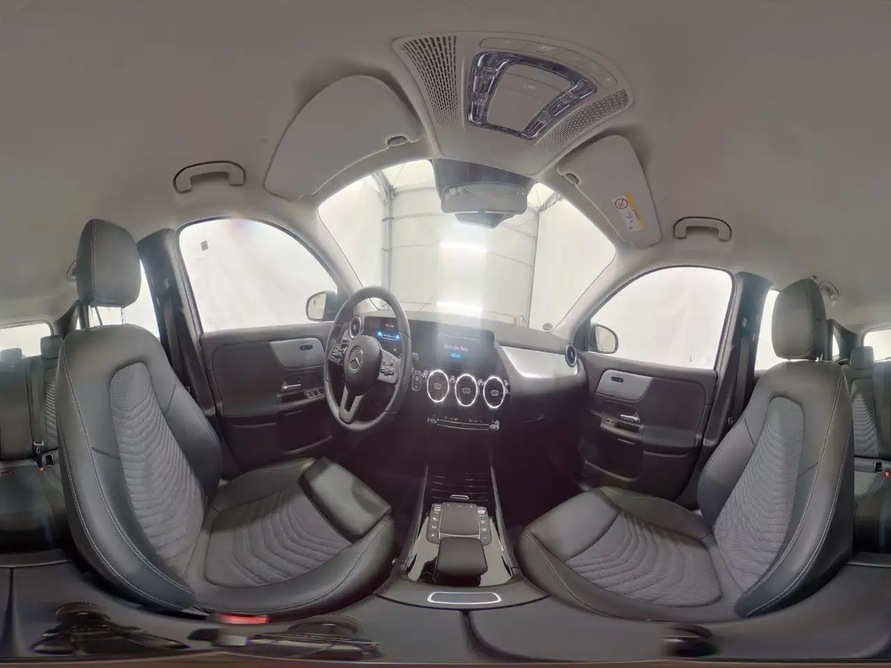 2024 Mercedes-Benz GLA 180 d Kamera*LED*Navi*MBUX*Teilleder*17*DAB, photograph 6