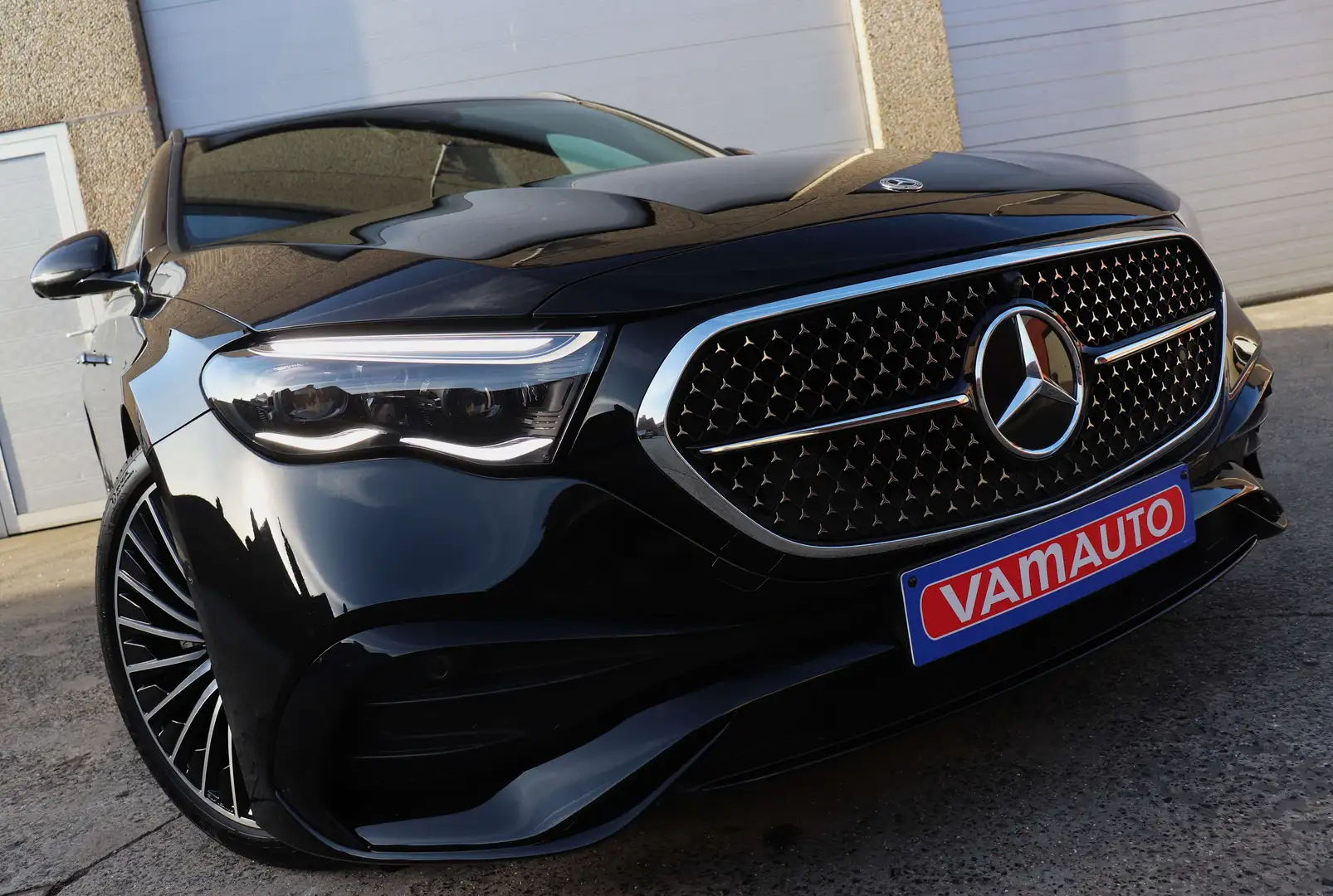 Mercedes-Benz E 300 e Break AMG - Night/Memory/360/Distronic/Towbar/20 Noir - 1
