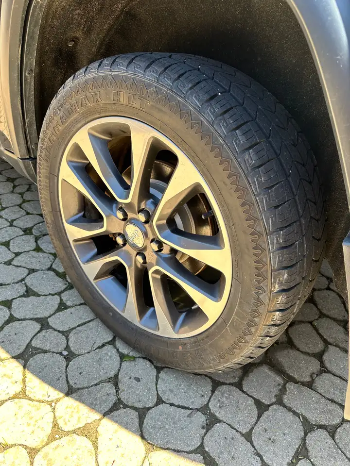 Jeep Grand Cherokee снимка Jeep Grand Cherokee