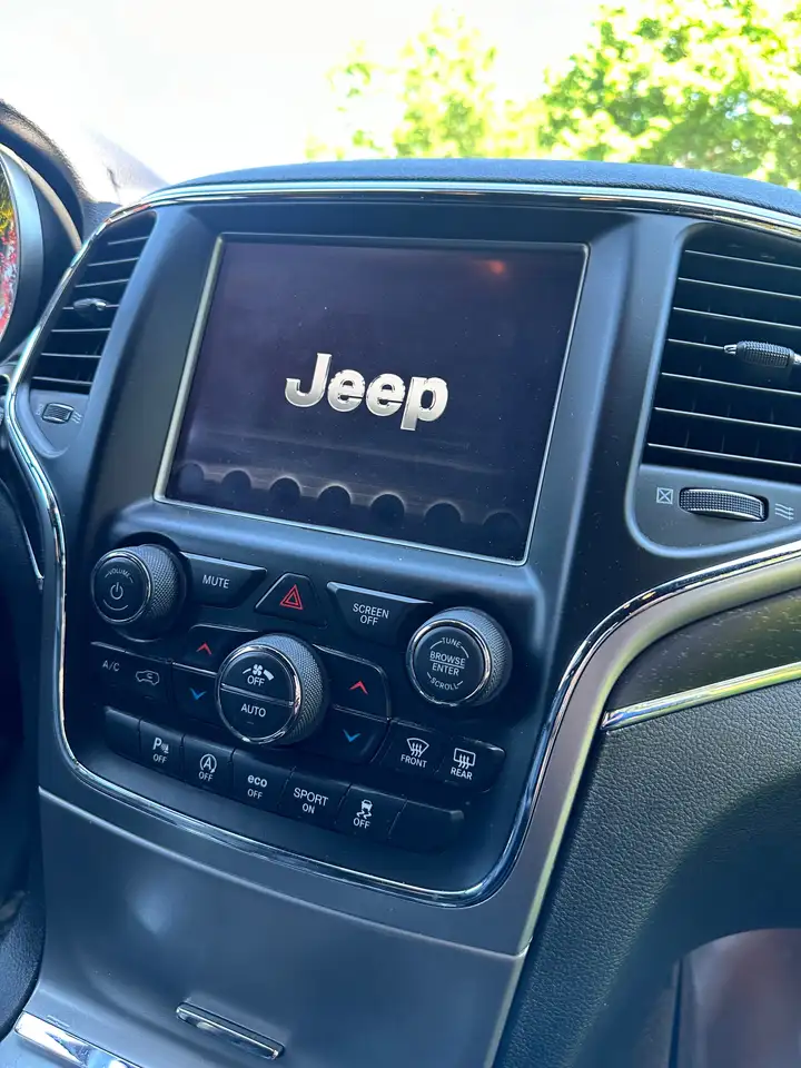 Jeep Grand Cherokee снимка Jeep Grand Cherokee