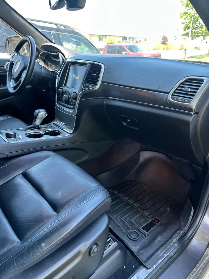 Jeep Grand Cherokee снимка Jeep Grand Cherokee