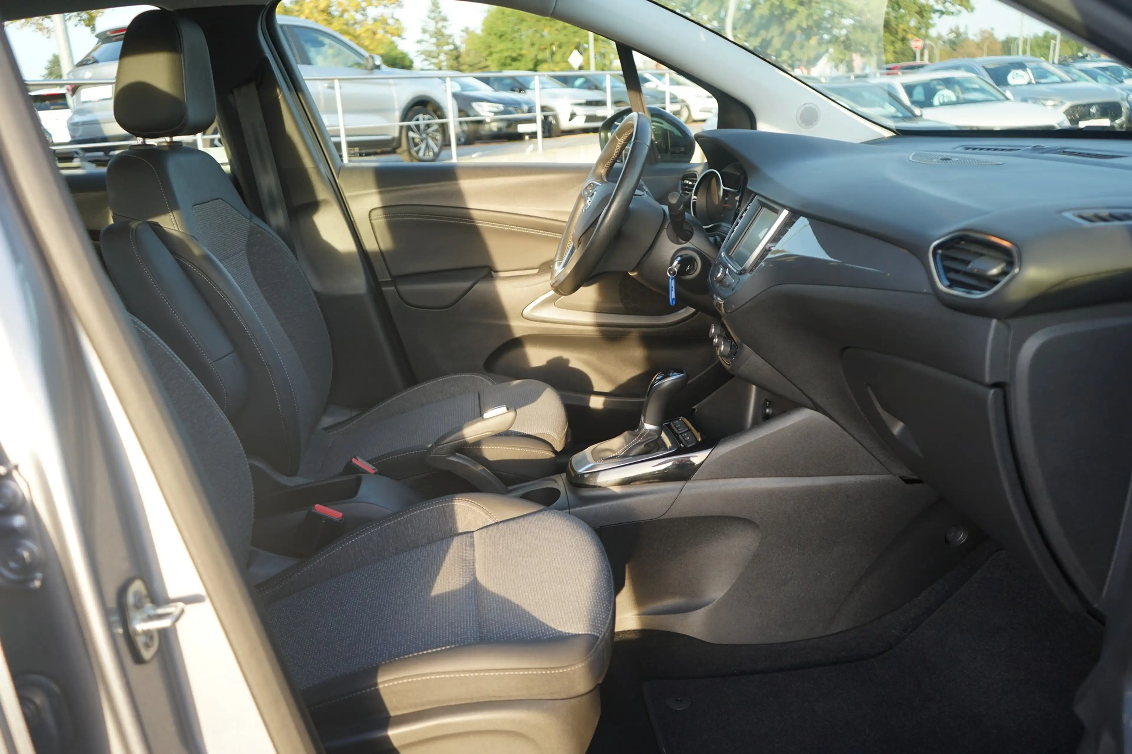 Opel Crossland 1.2 Edition LED Kamera Sitzheizung PDC — photo 11