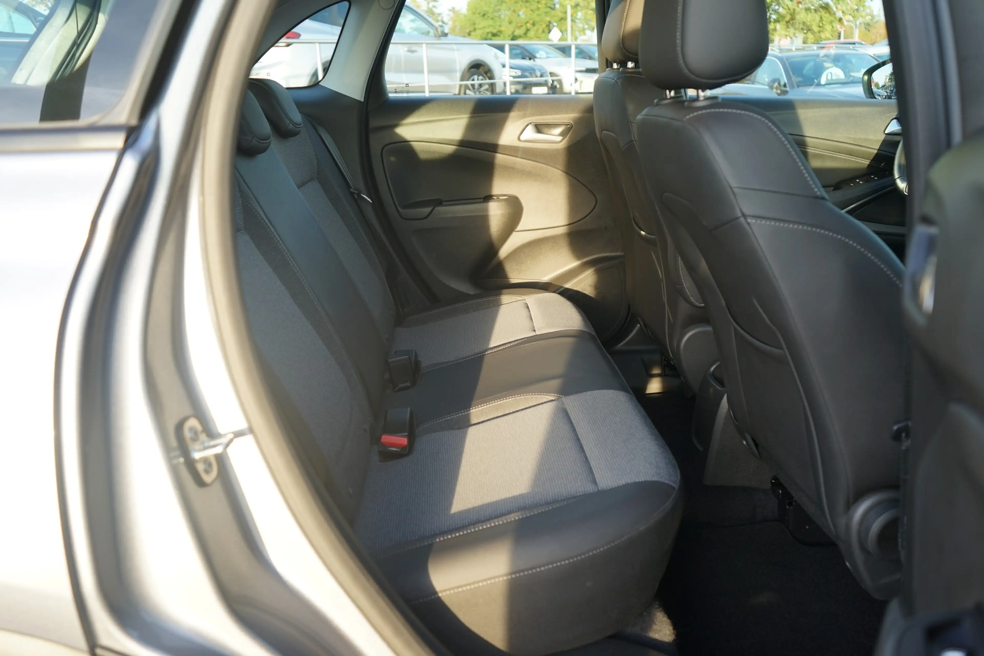 Opel Crossland 1.2 Edition LED Kamera Sitzheizung PDC — photo 12