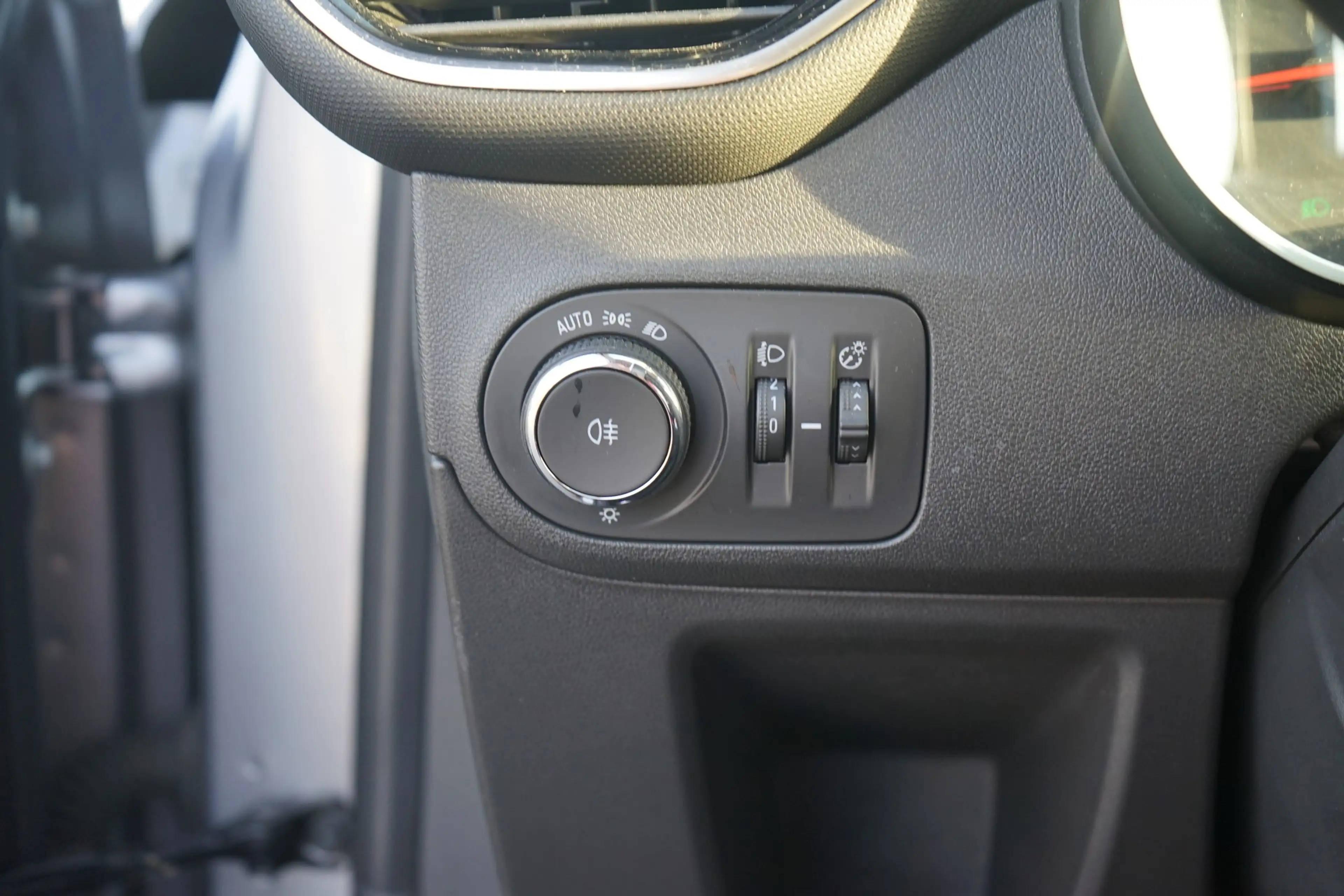 Opel Crossland 1.2 Edition LED Kamera Sitzheizung PDC — photo 15