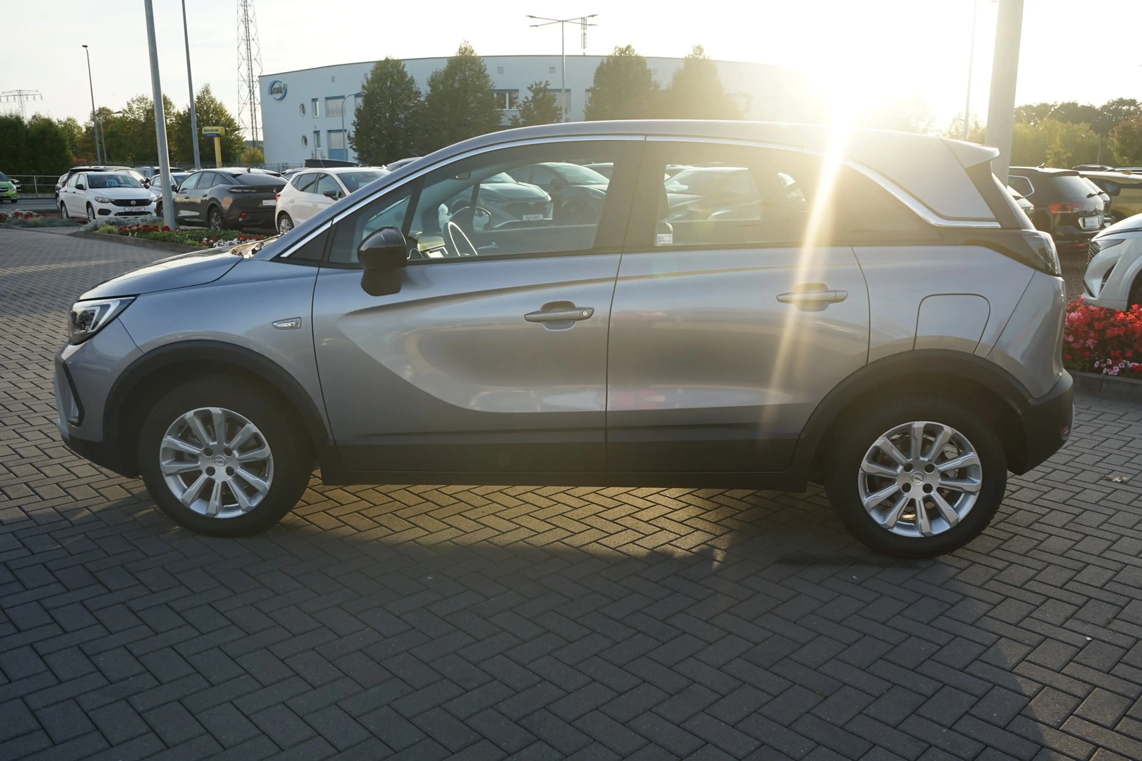 Opel Crossland 1.2 Edition LED Kamera Sitzheizung PDC — photo 9