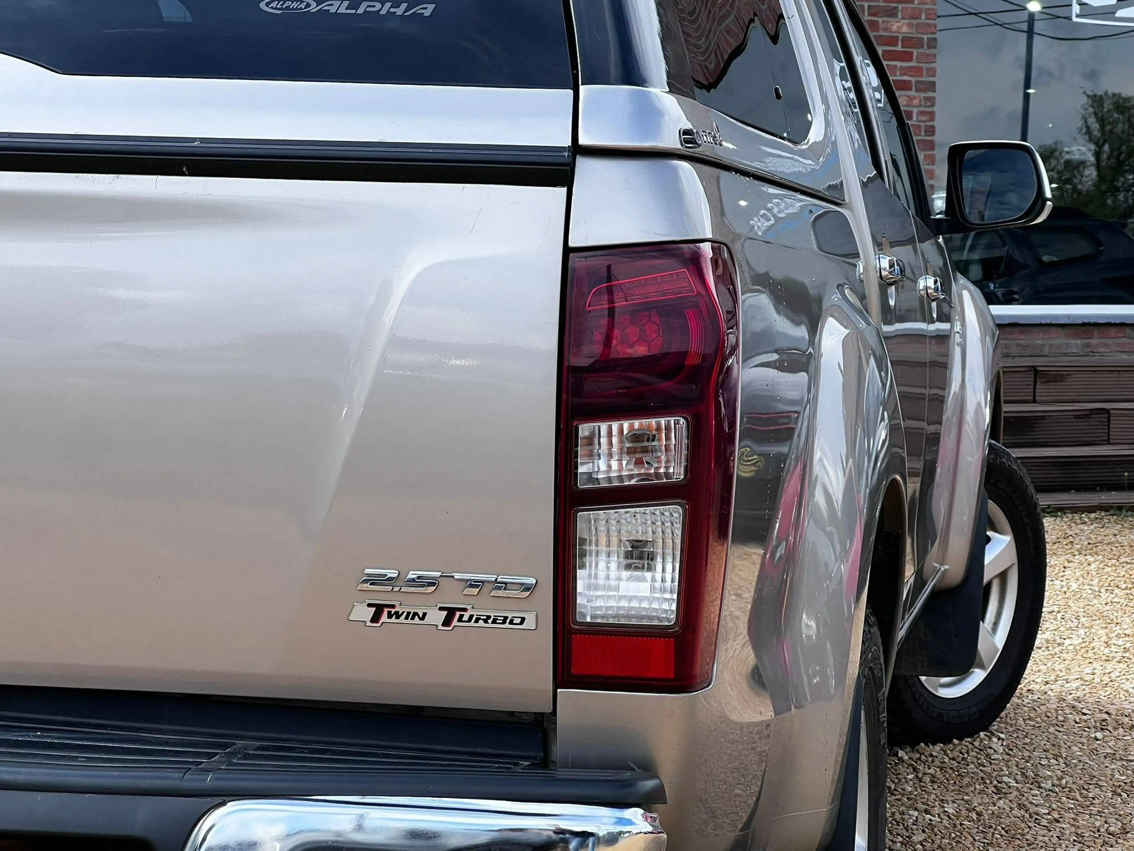 Isuzu D-Max 2.5 Turbo Di 4WD LSX Generation Design TVA-BTW RECUP AUTO CAMERA HARDTOP — photo 5