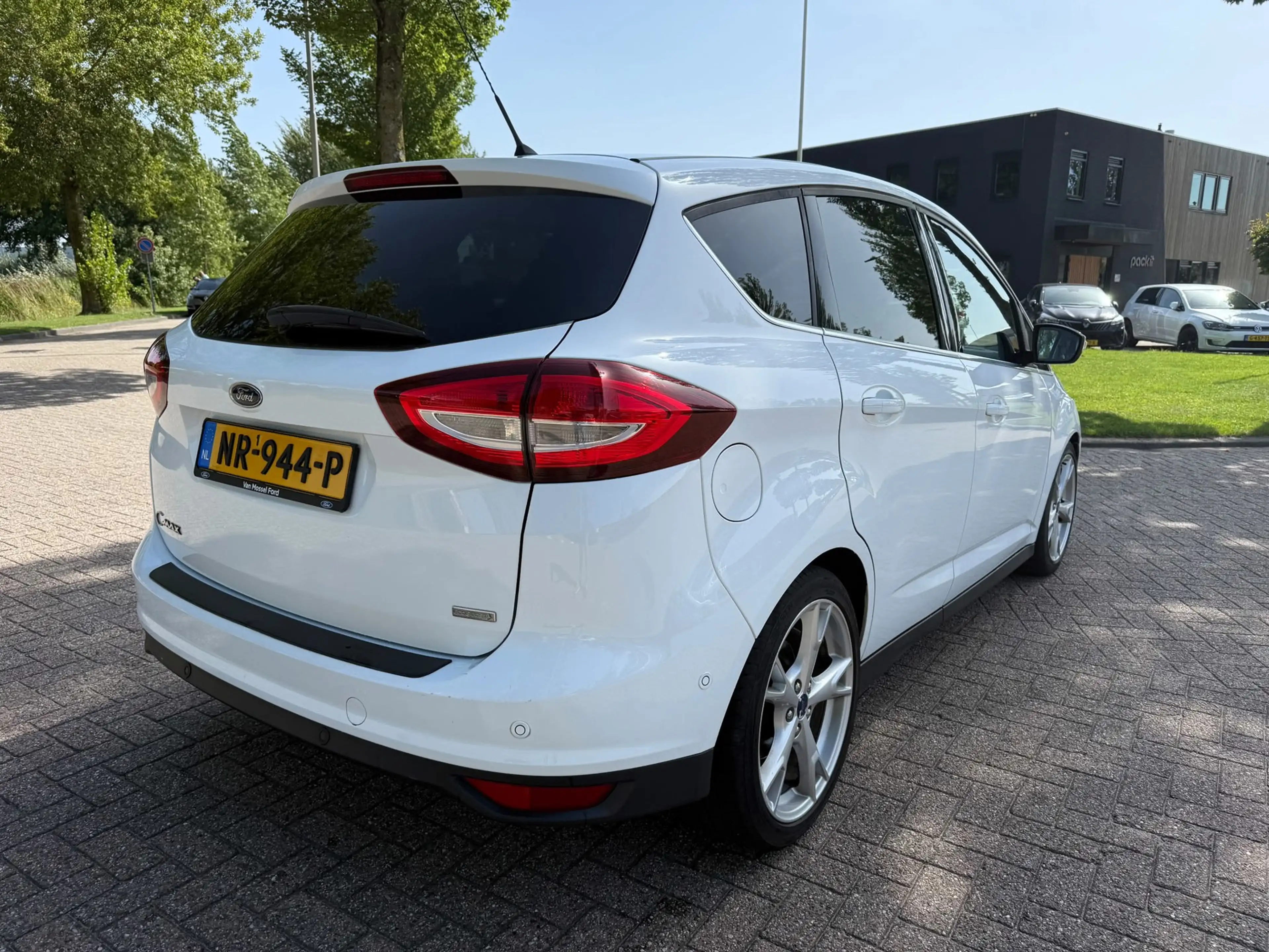 Ford C-Max 1.0 Titanium — photo 3