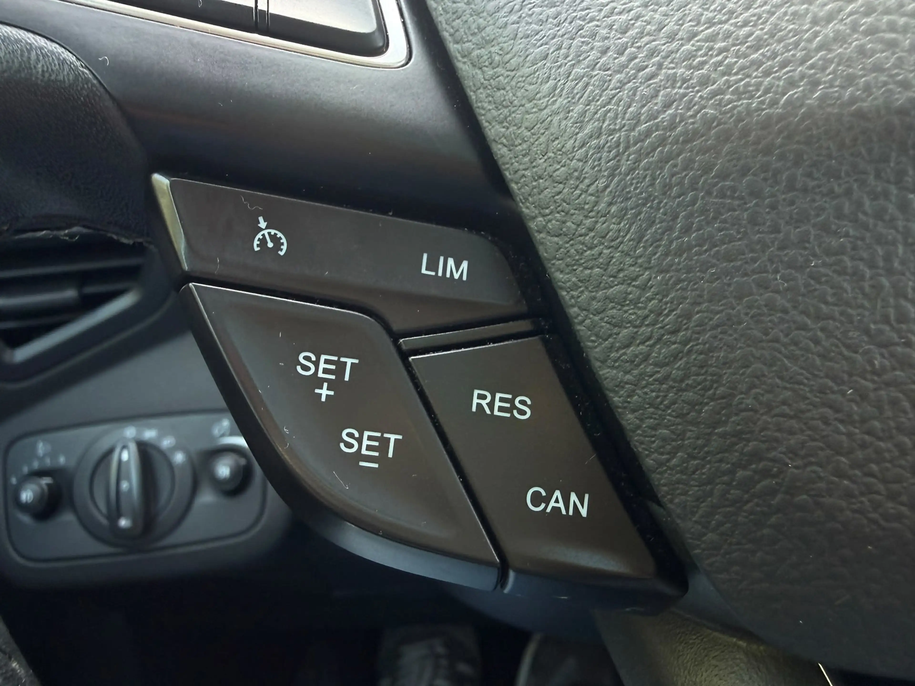Ford C-Max 1.0 Titanium — photo 11