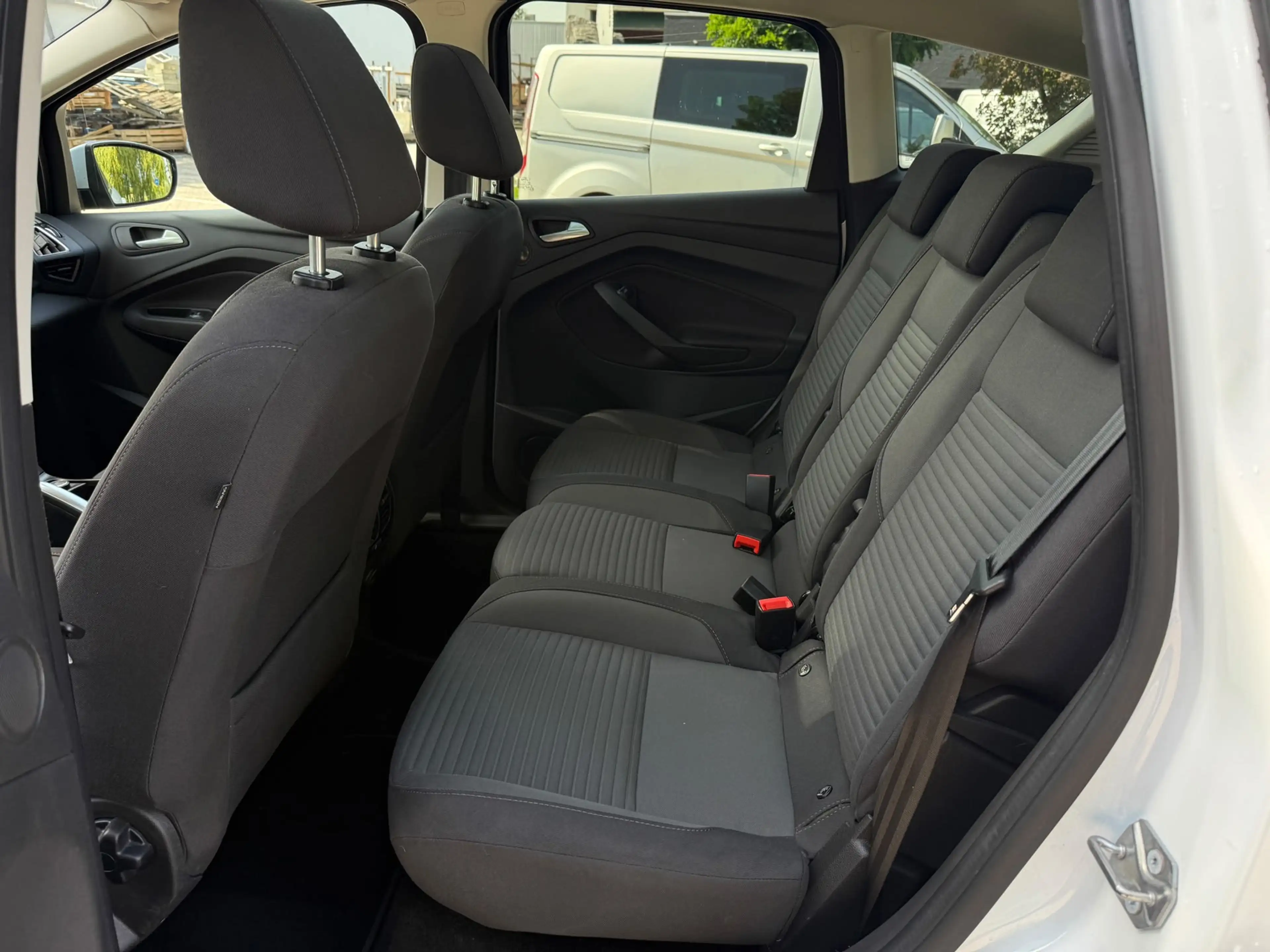 Ford C-Max 1.0 Titanium — photo 8