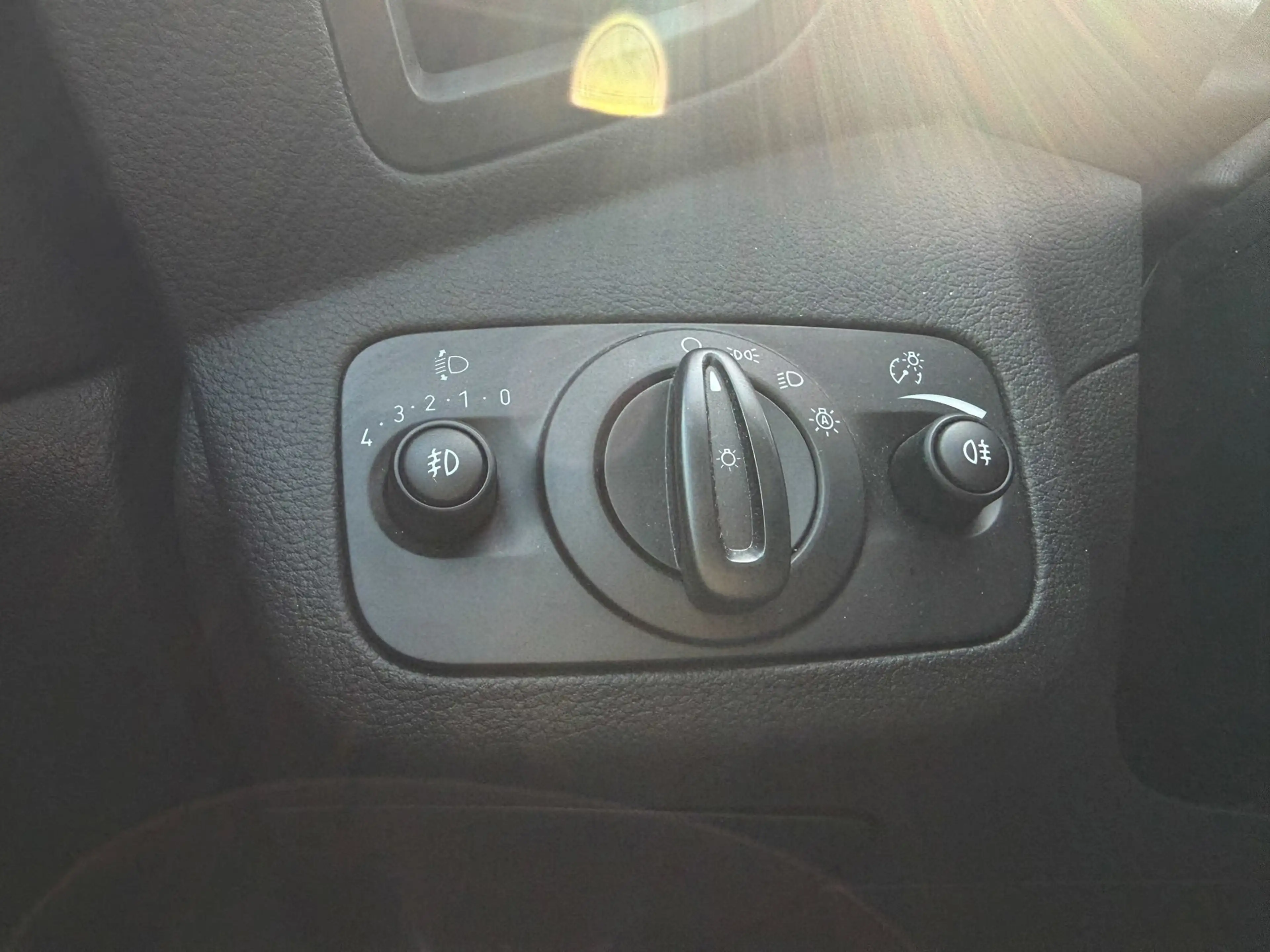 Ford C-Max 1.0 Titanium — photo 12