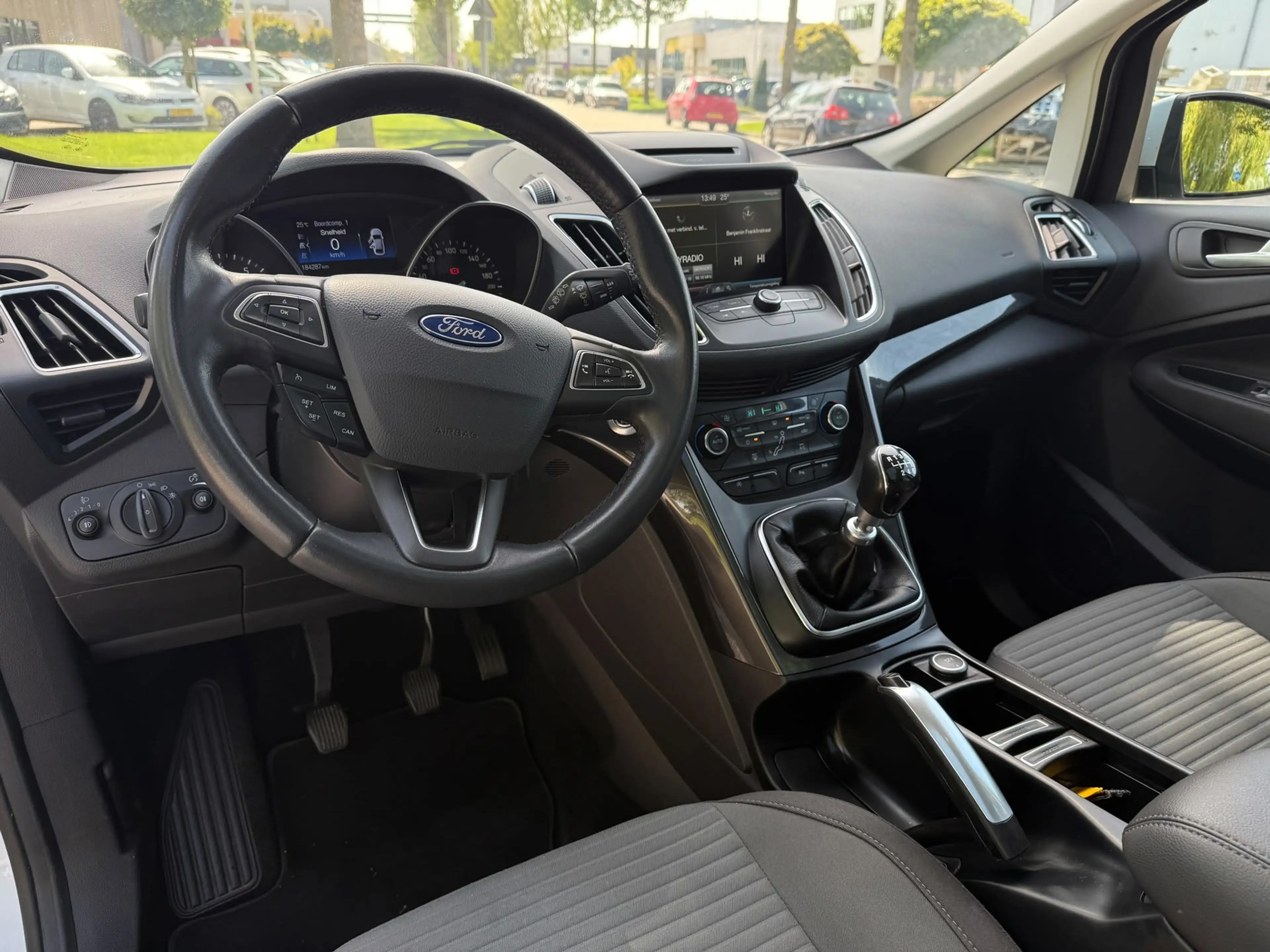 Ford C-Max 1.0 Titanium — photo 6
