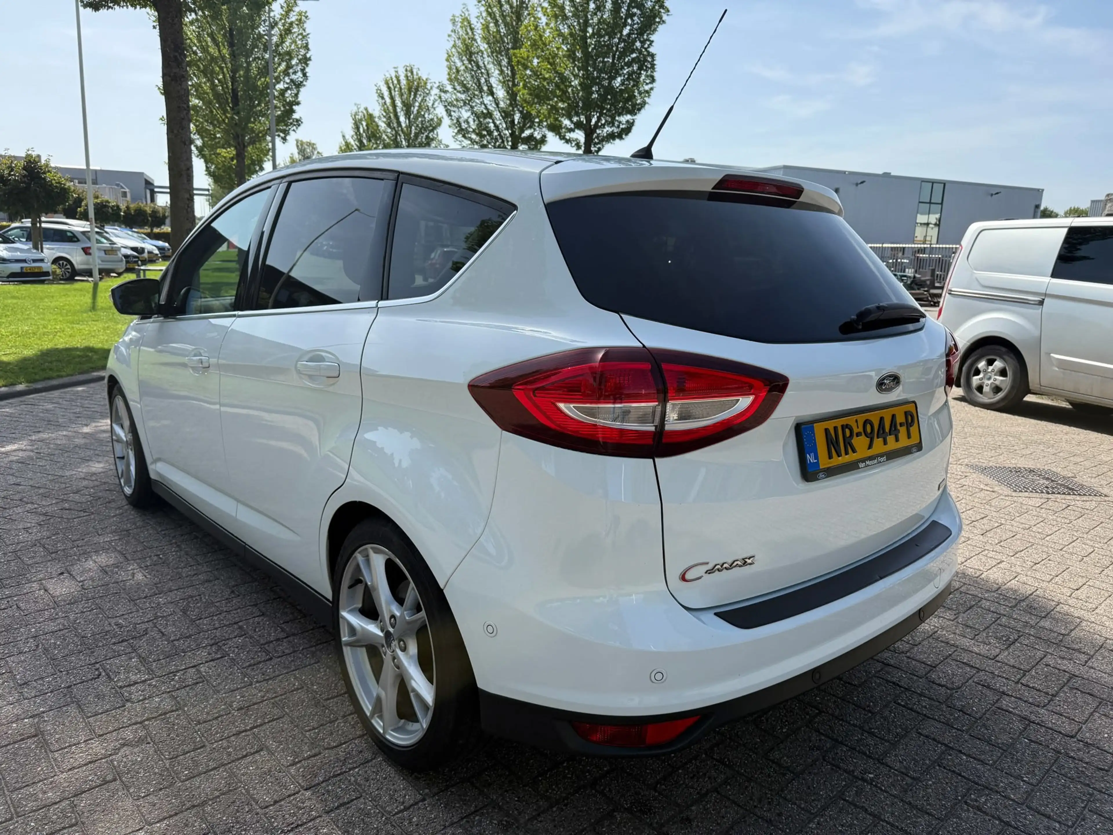 Ford C-Max 1.0 Titanium — photo 4