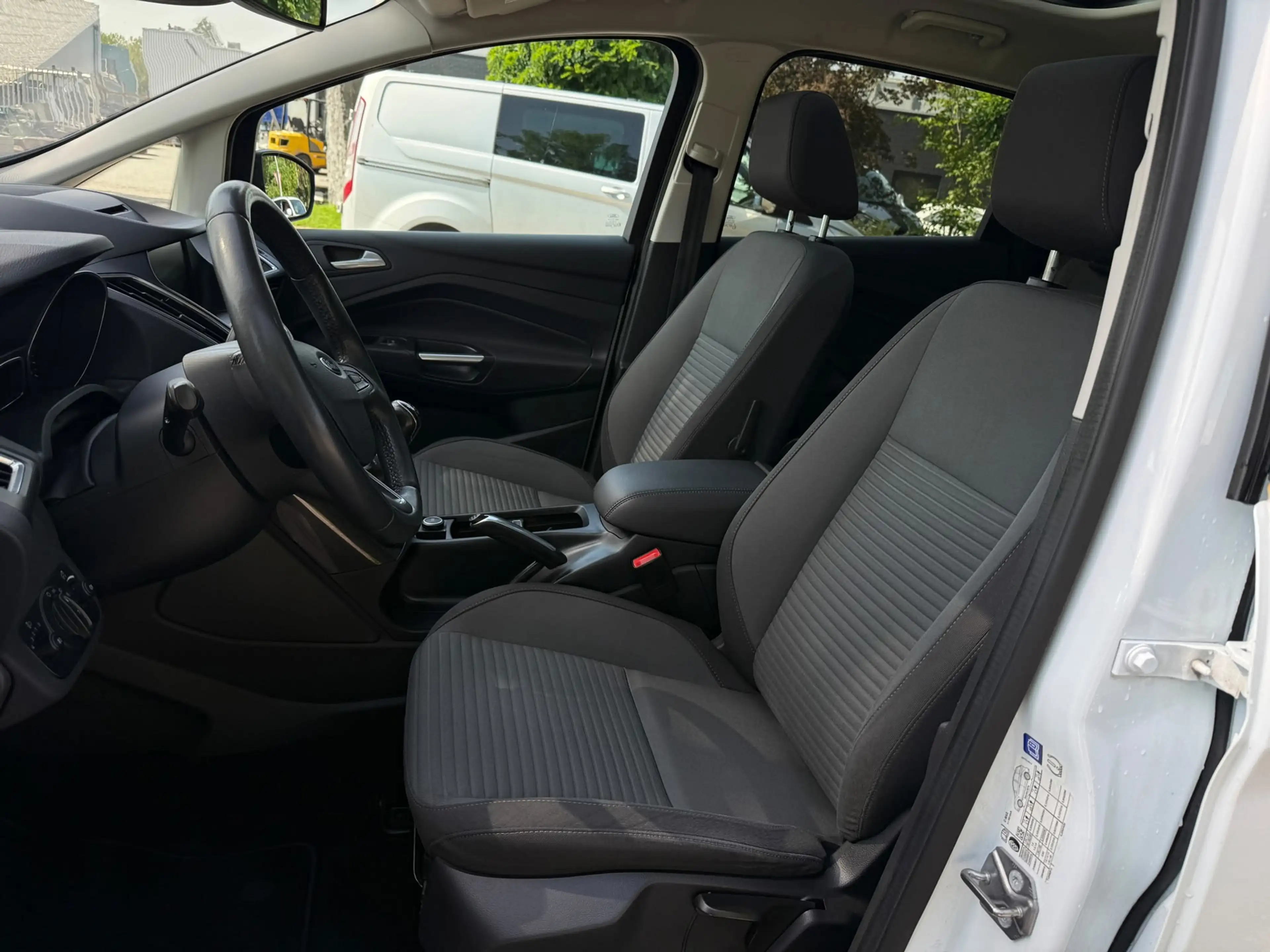Ford C-Max 1.0 Titanium — photo 7