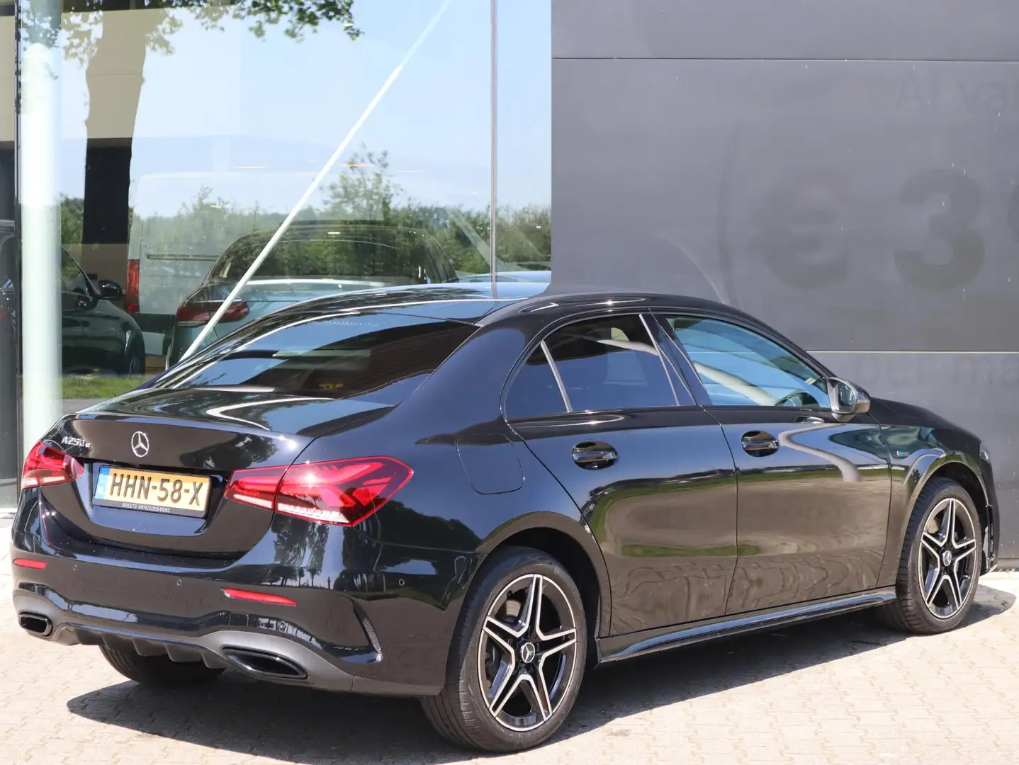Mercedes-Benz A 250 e Business Solution AMG Limited | Dodehoekassisten Nero - 2