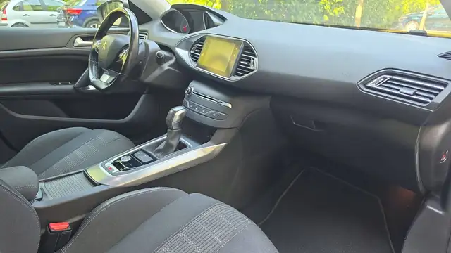 Peugeot 308 view 10