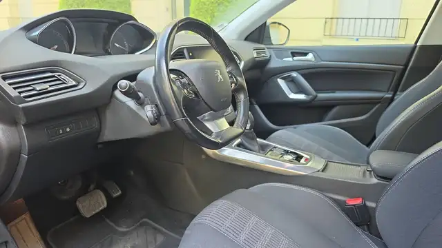 Peugeot 308 view 8