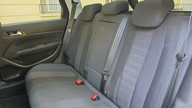 Peugeot 308 view 9