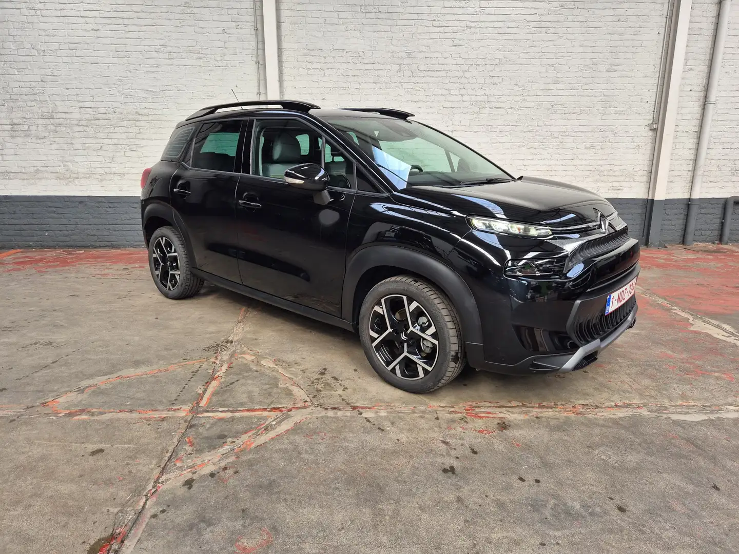 Citroen C3 Aircross 1.2 Turbo 110 SHINE PACK met fabrieksgarantie Zwart - 1