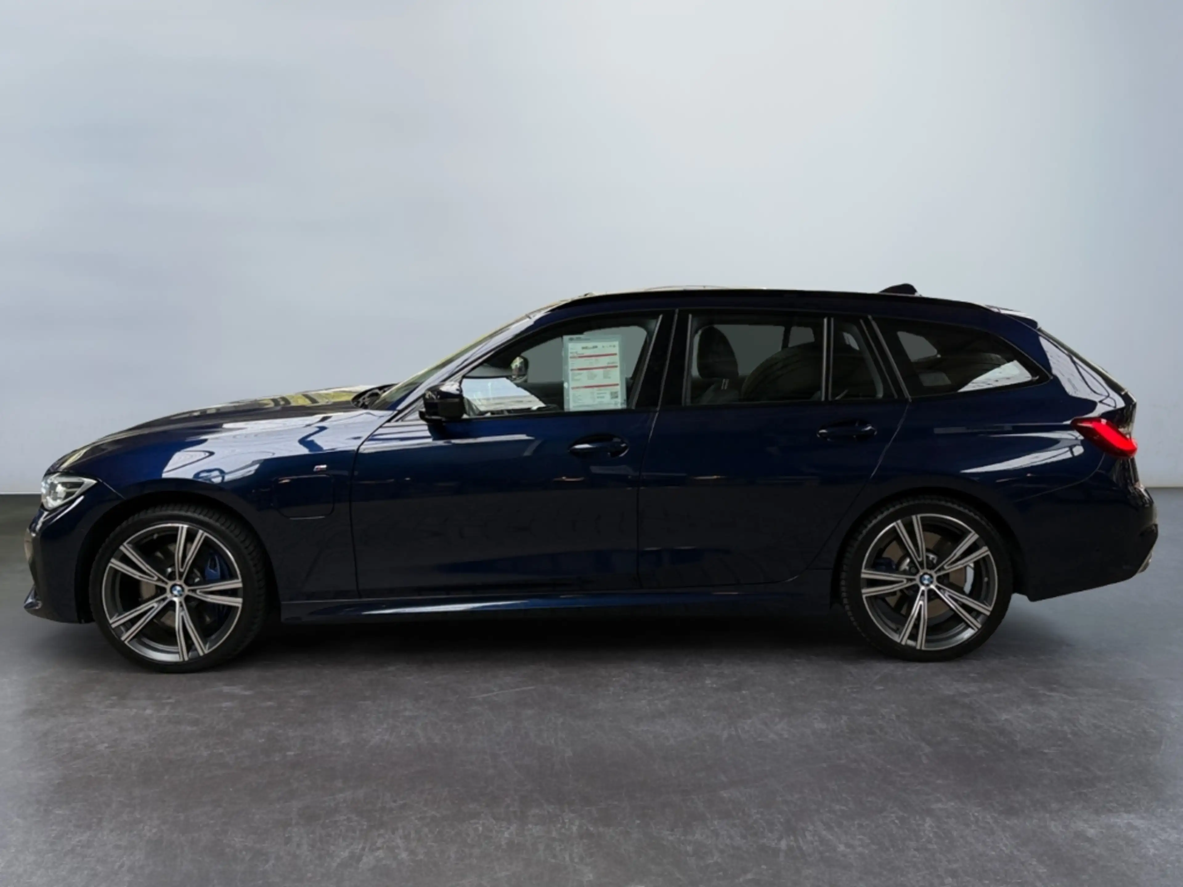 BMW 330 e Touring xDr M Sport *LED*Pano*AHK*HiFi*CAM* — photo 5
