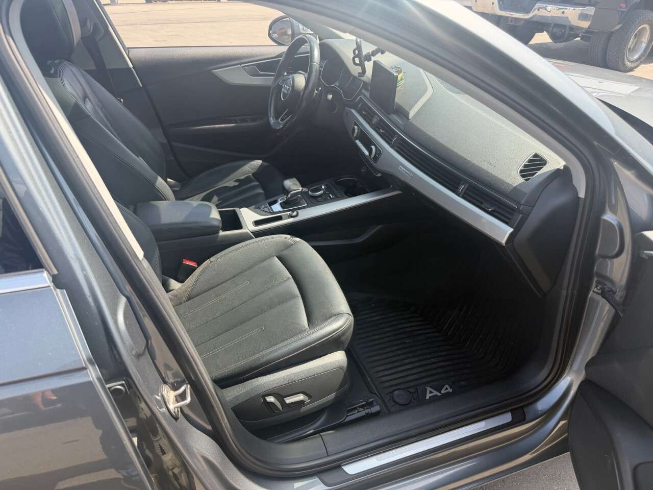 2017 Audi A4 4dr Sdn Auto Komfort quattro 2017 audi a4 komfort thumb 14